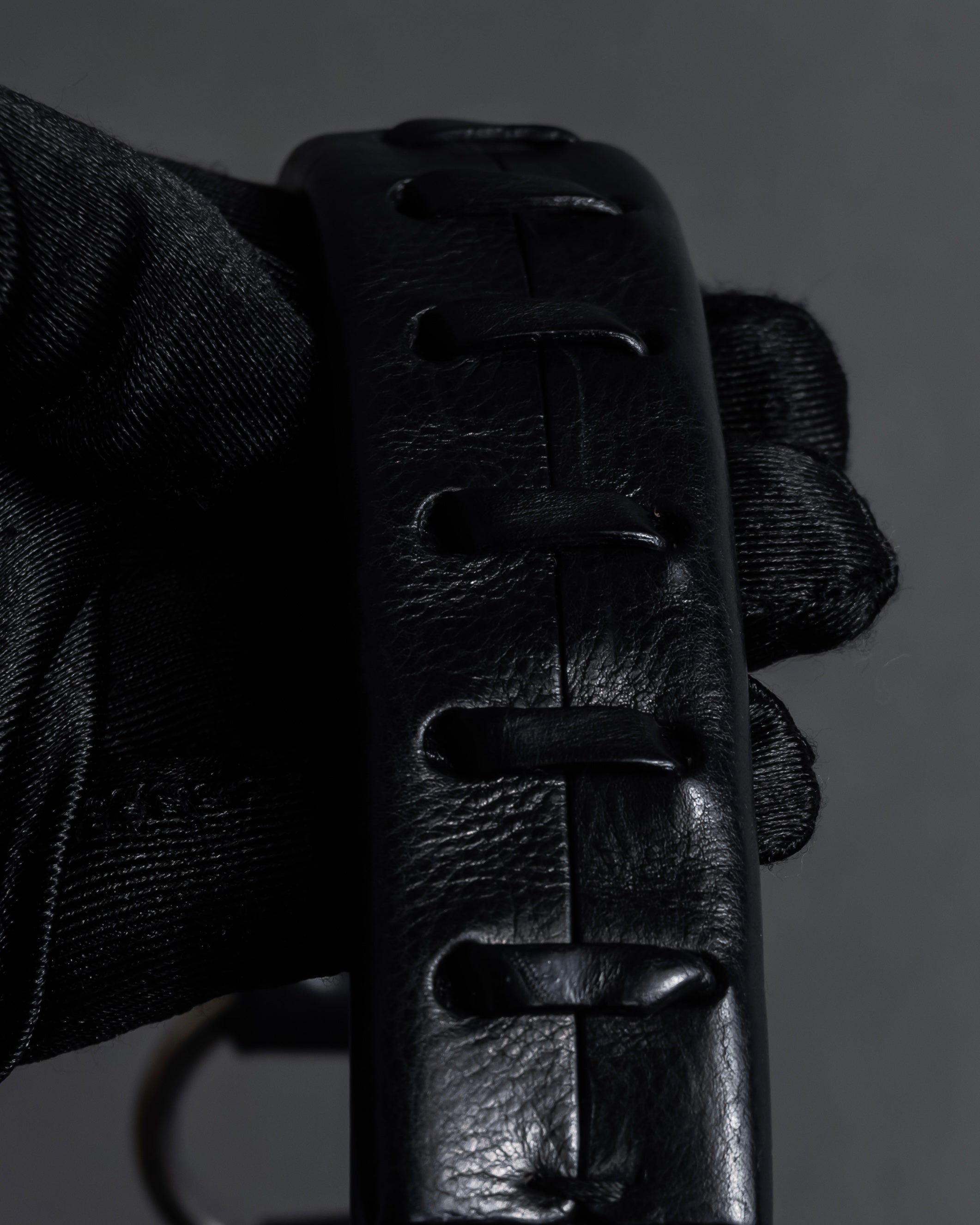 -SPECIAL- "YVES SAINT LAURENT"
00's Tom Ford period stacked ring design horizontal leather bag