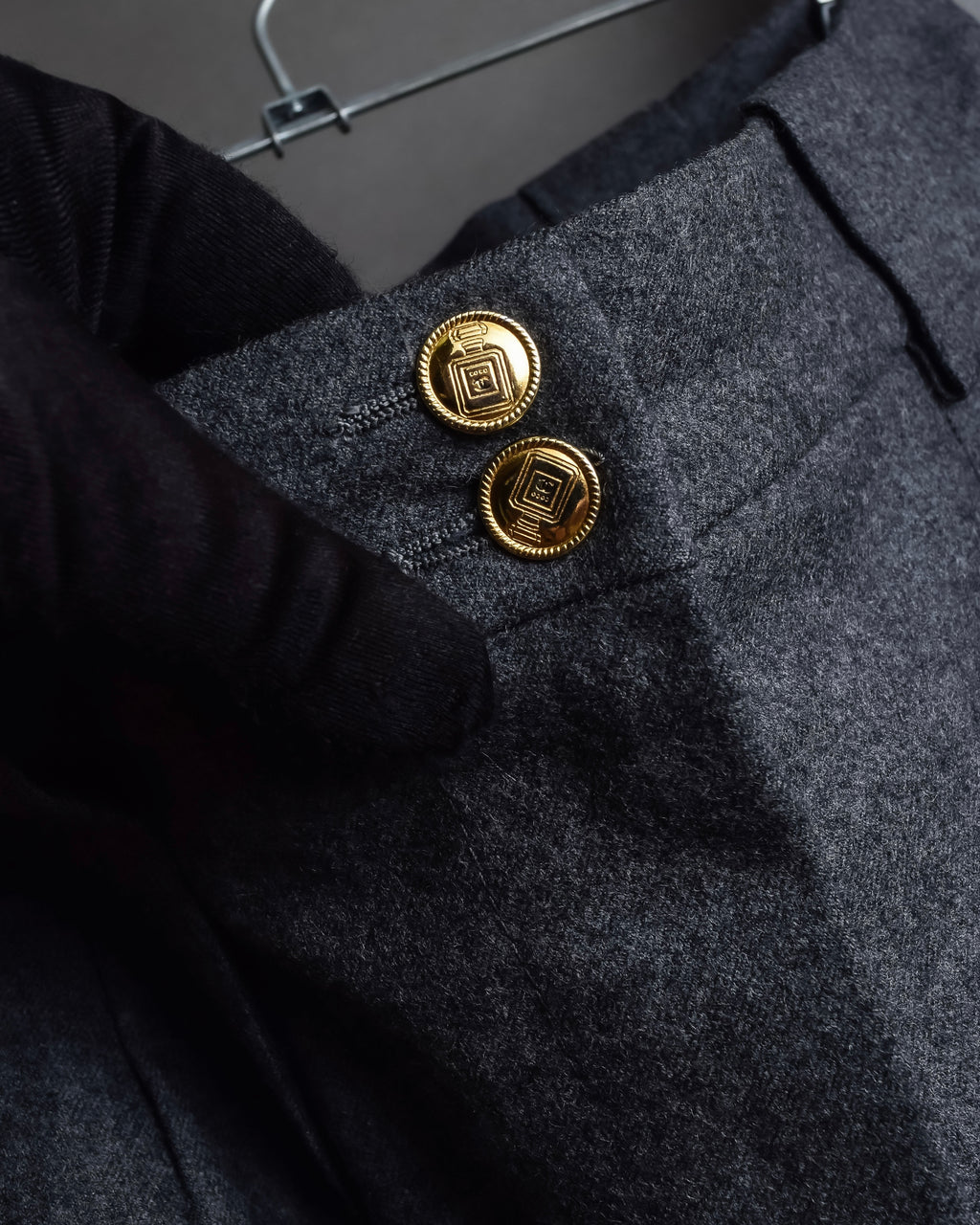 "CHANEL" 90's Gold button design straight line skirt