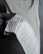 "PLEATS PLEASE ISSEY MIYAKE" Off-white tank top