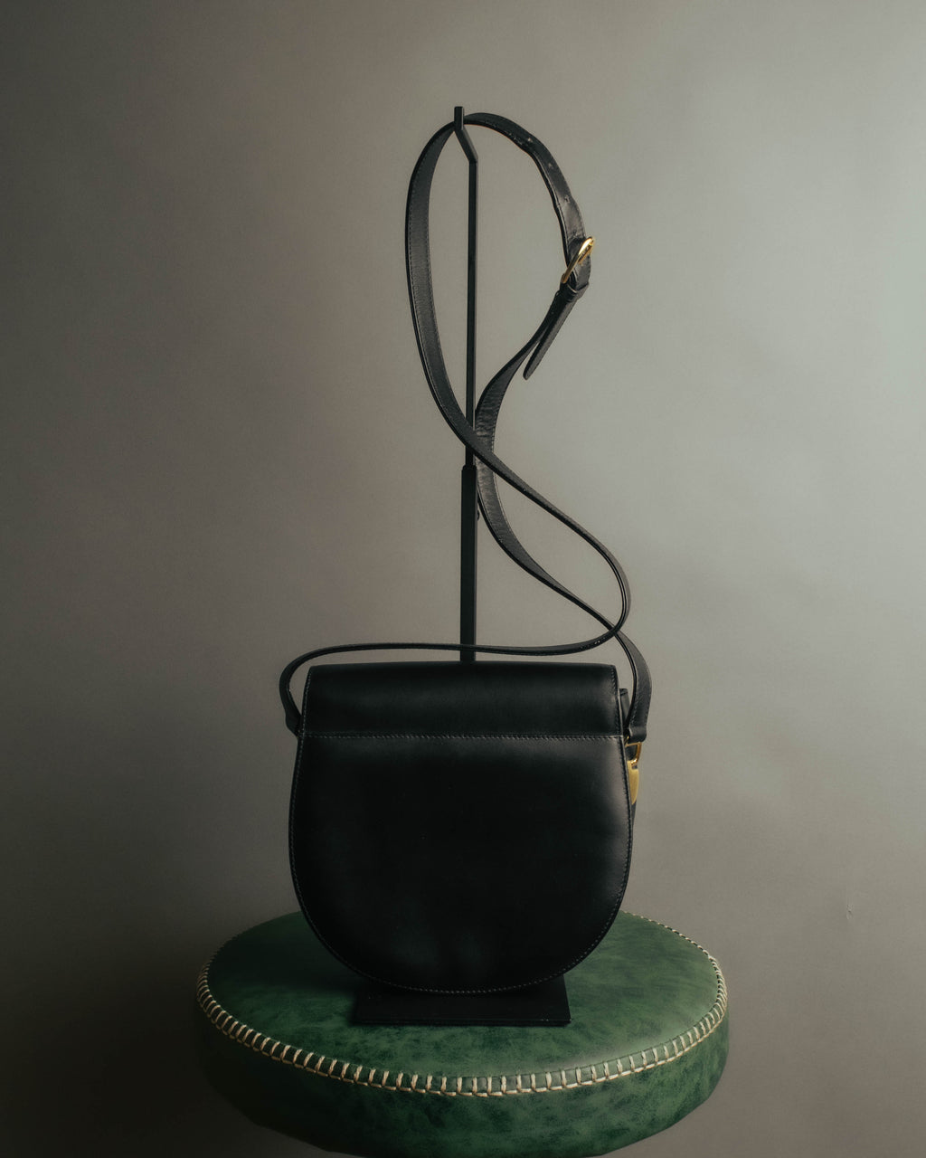 “Gianfranco Lotti” 90’s-00’s Black leather turn lock shoulder bag
