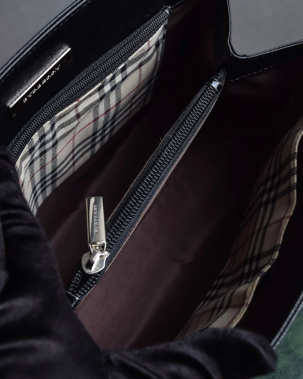 "BURBERRY" Trapezoidal embossed leather one-handle bag