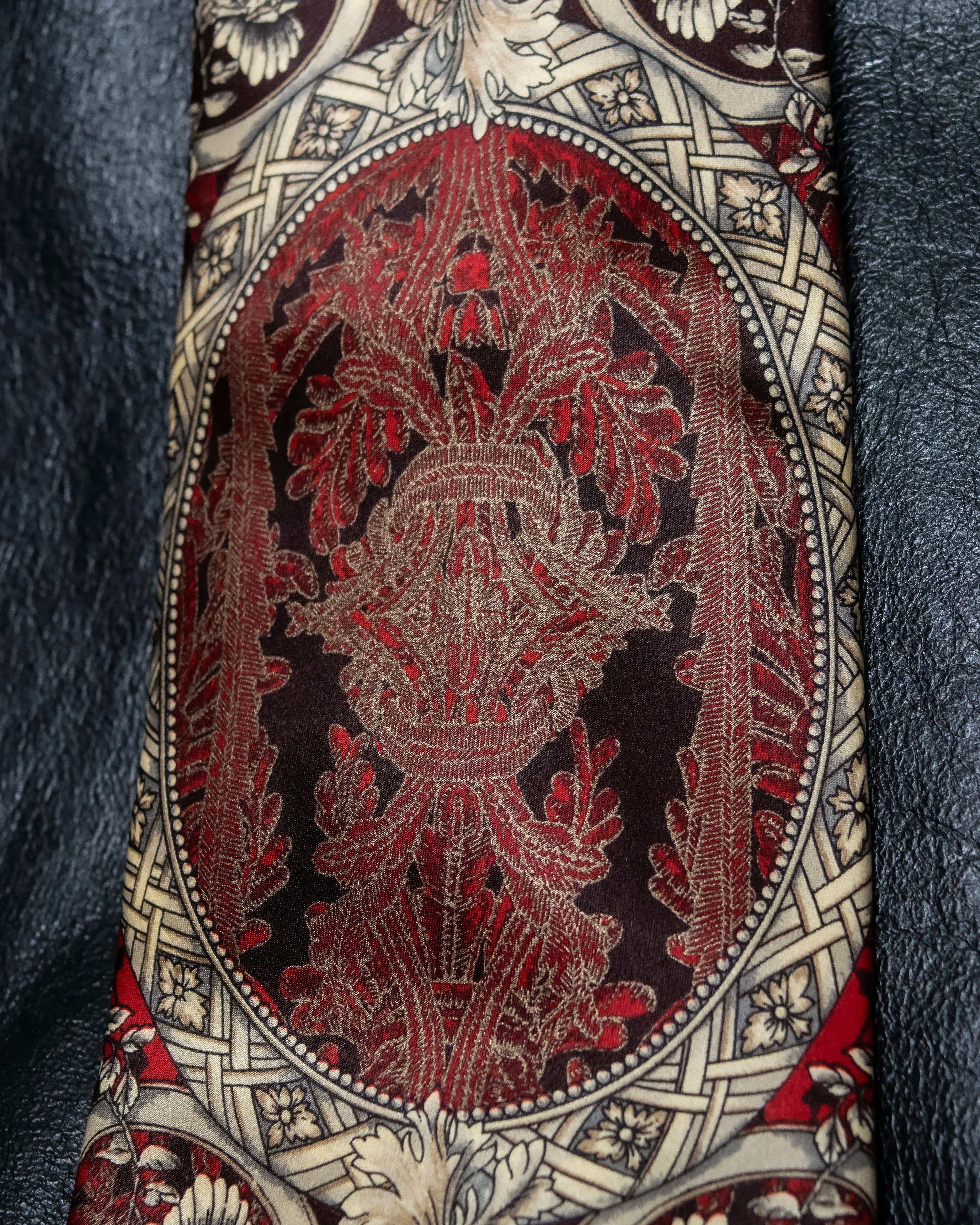 "GIANFRANCO FERRE" Beautiful botanical and frame design necktie