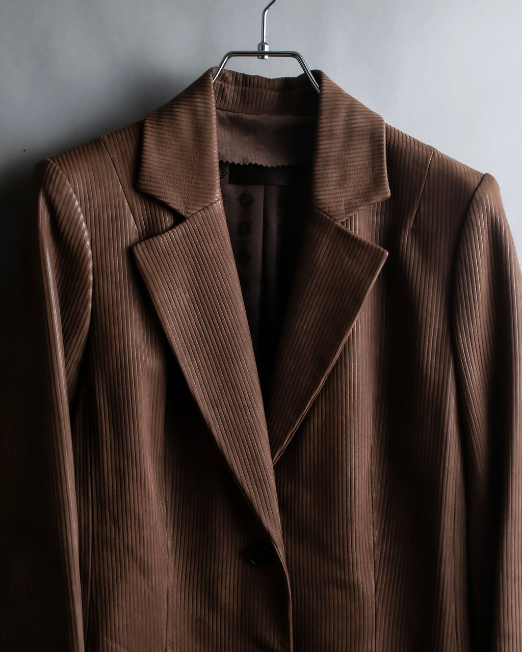 "LOEWE" Three-dimensional ribbed lamb leather set up