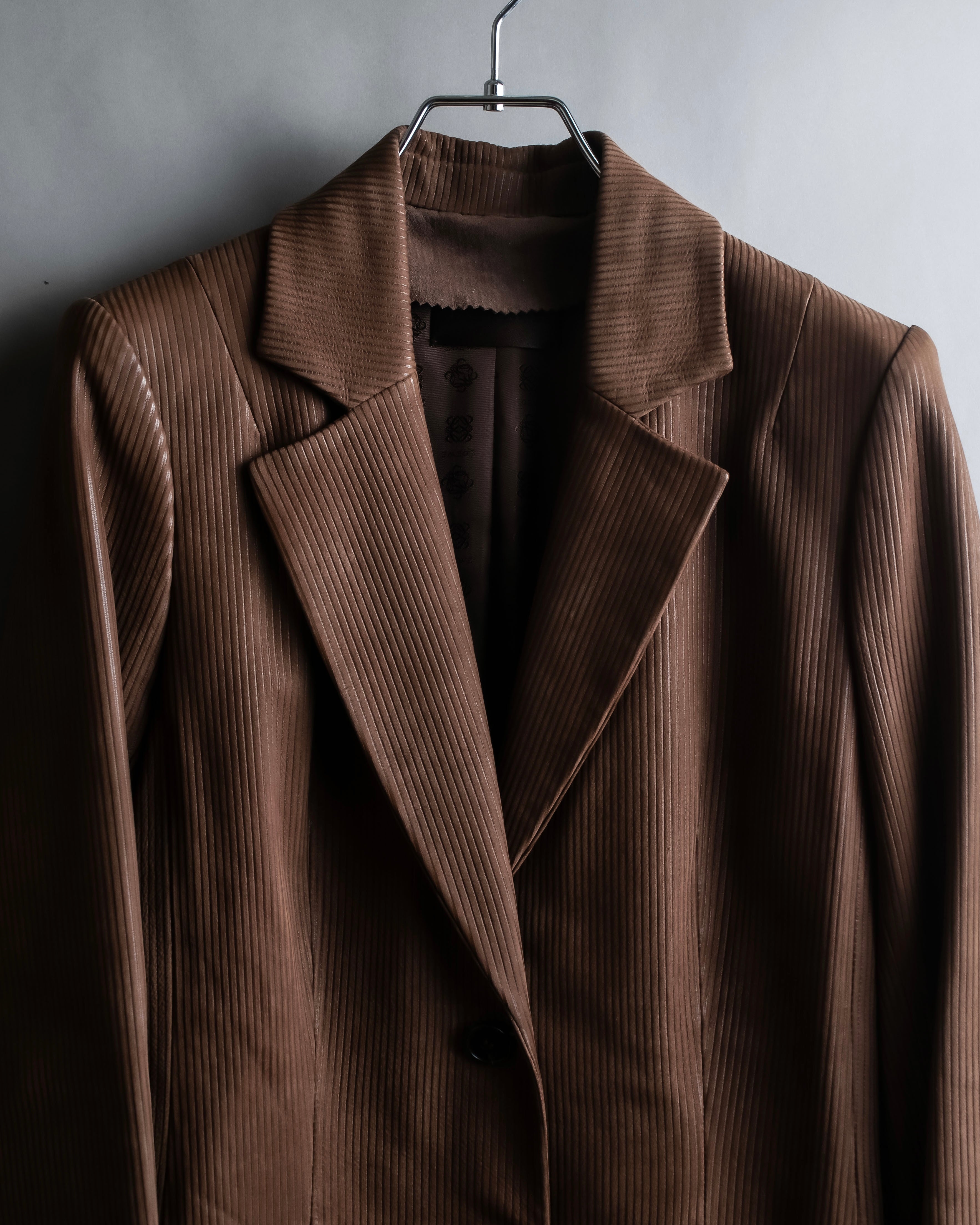 "LOEWE" Three-dimensional ribbed lamb leather set up