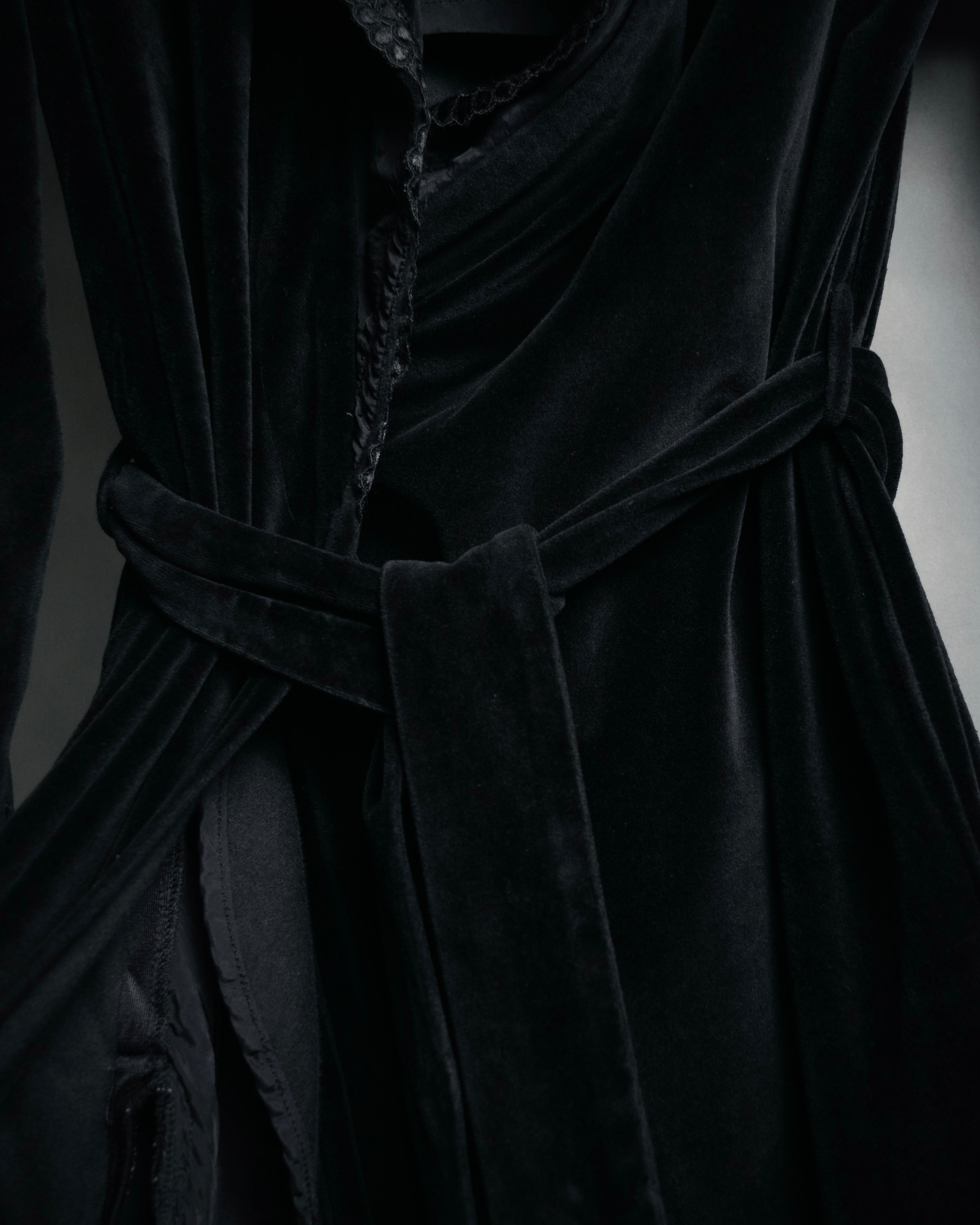 –SPECIAL– “Christian Dior”
80’s-90’s Velour lace trimmed robe coat