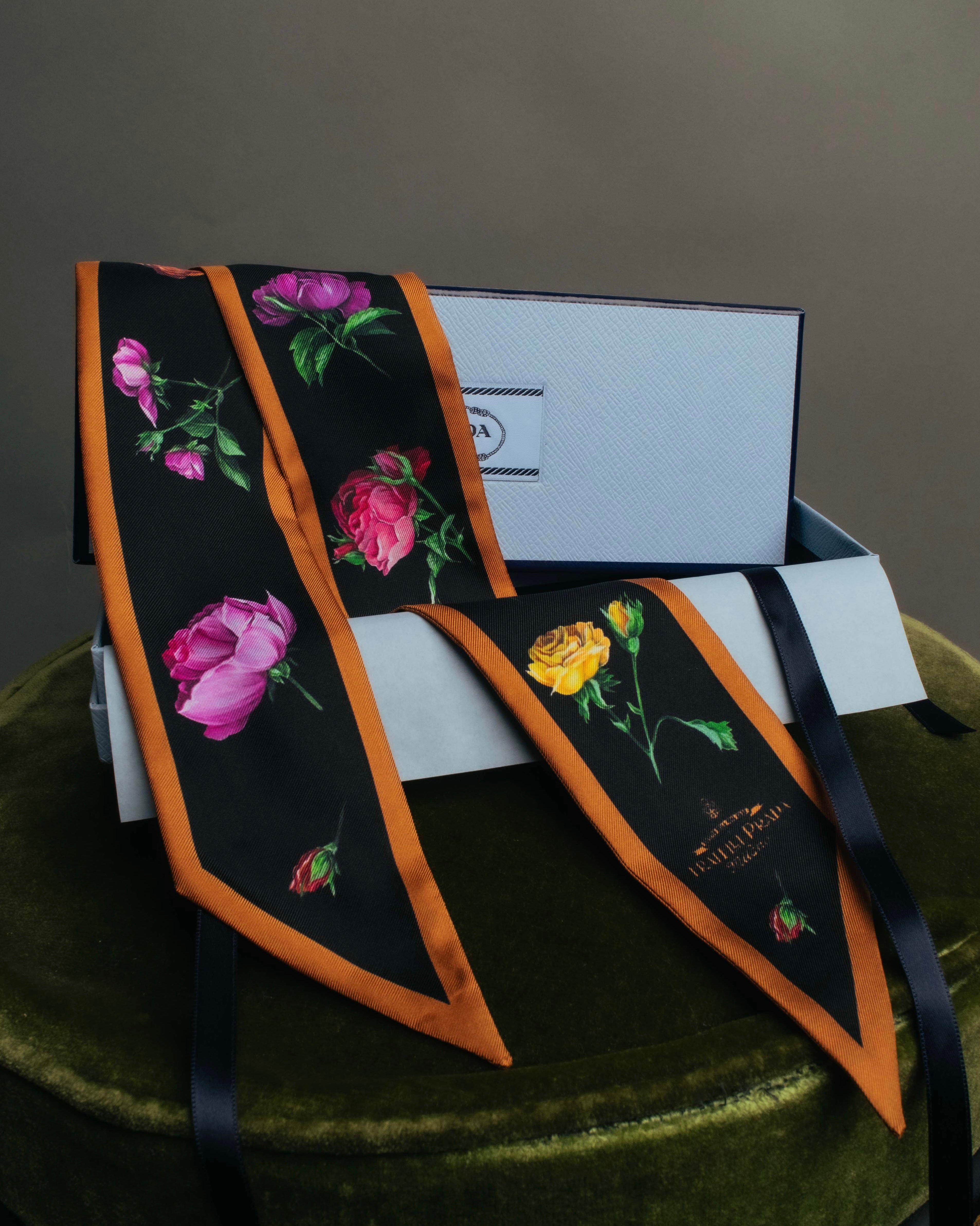 "PRADA" 2020's Floral silk skinny scarf