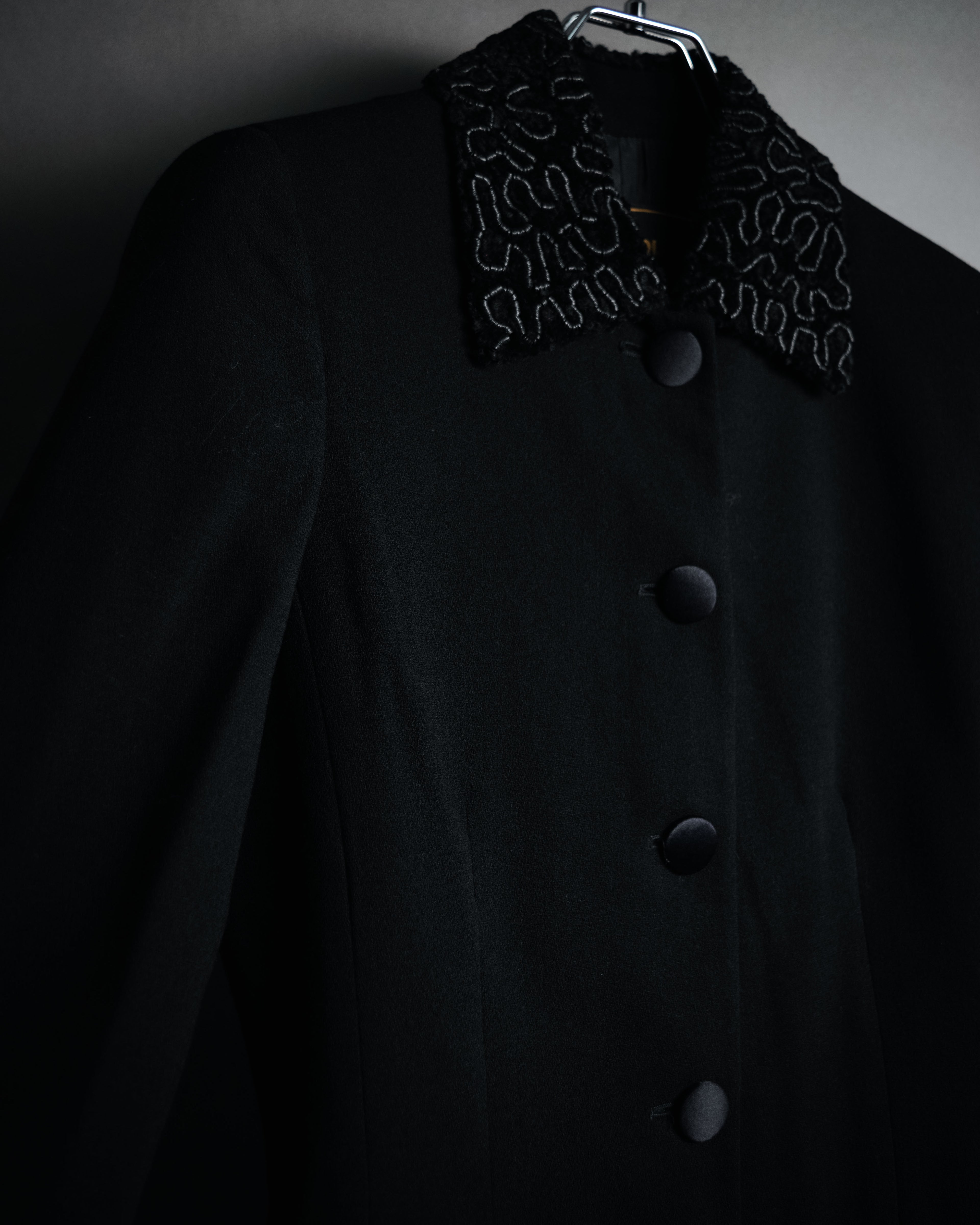 –SPECIAL– “FENDI” 90’s Embroidered collar long tailored jacket