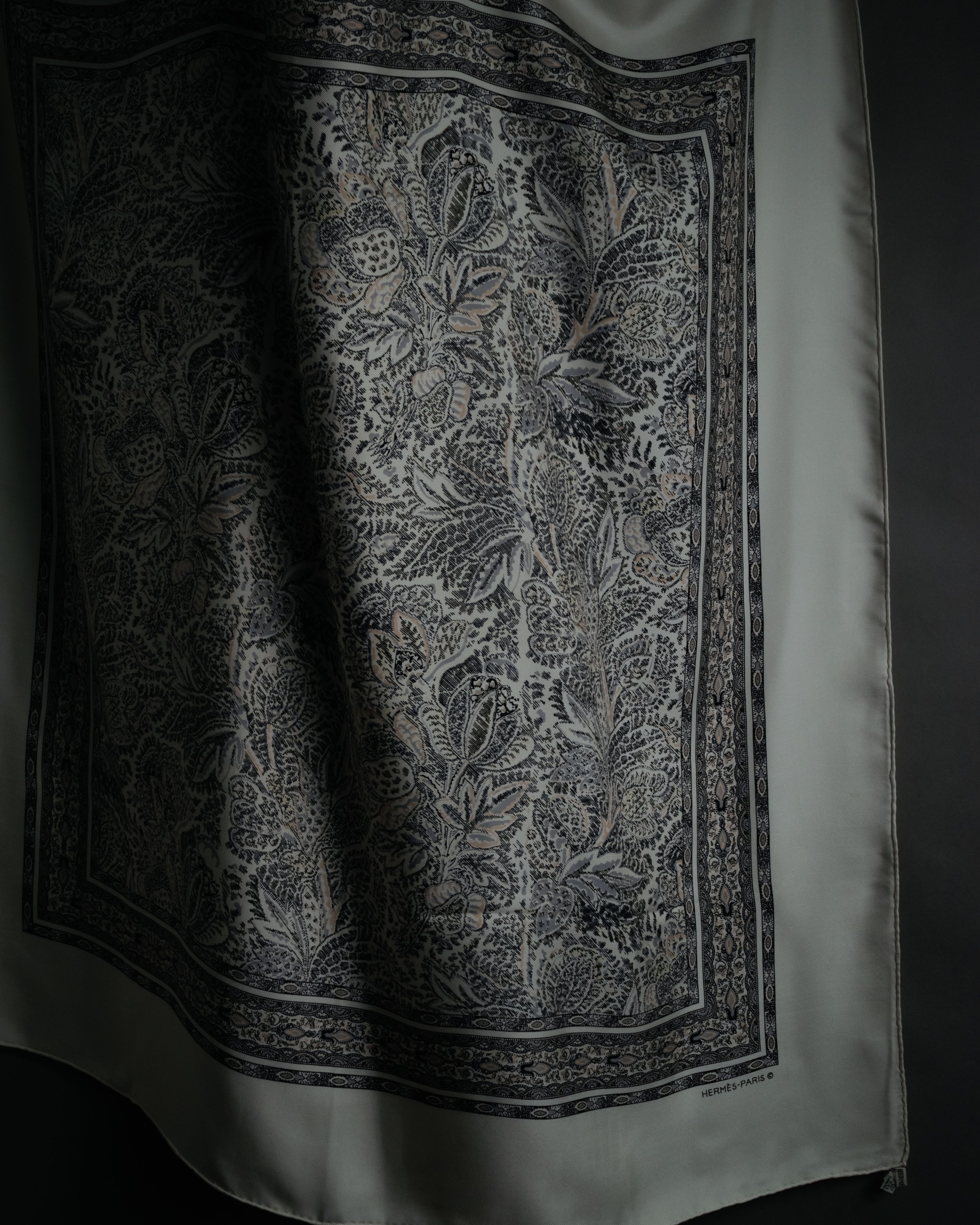 “HERMES” 1995–2005 Paisley botanical silk twill carré scarf