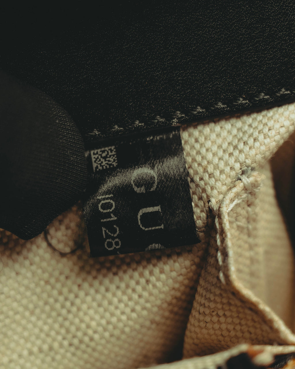 -SPECIAL- “GUCCI” 2012-2016 crossover-era crest studded doctor bag
