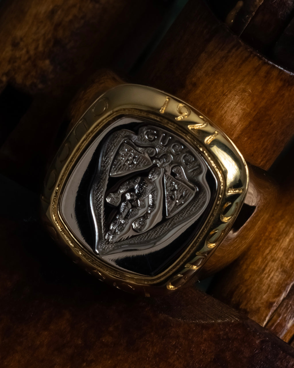 "GUCCI" Coat of arms engraved design ring