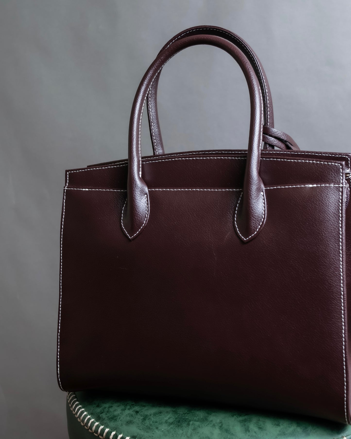 "HAMANO TOKYO" Trapezoidal shape iconic hardware leather one handle bag