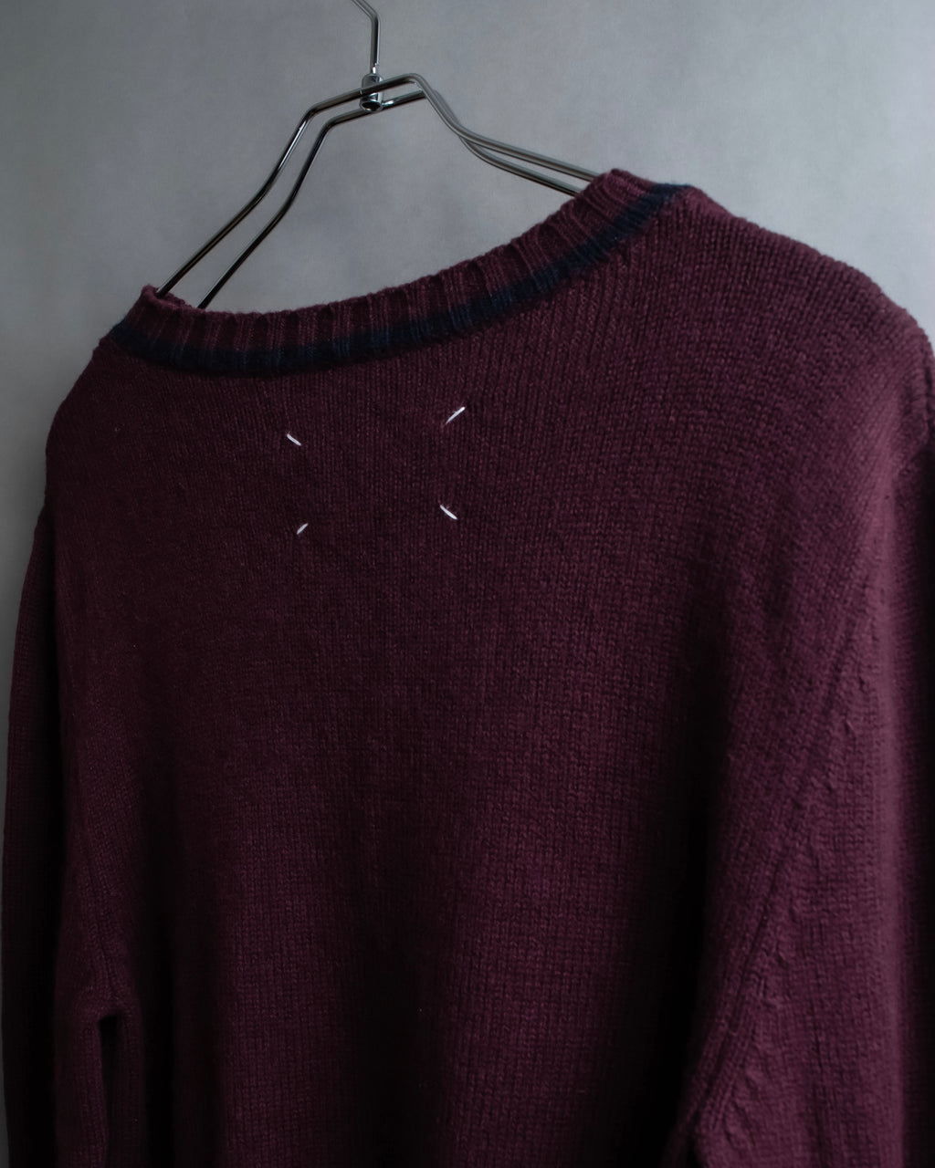 "MAISON MARGIELA"
20AW burgundy color V-neck knit