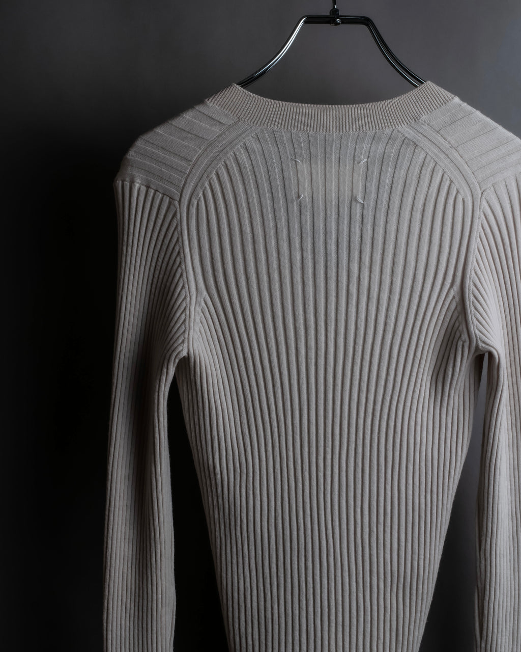"MAISON MARGIELA" 18AW Ribbed shaped V-neck knit