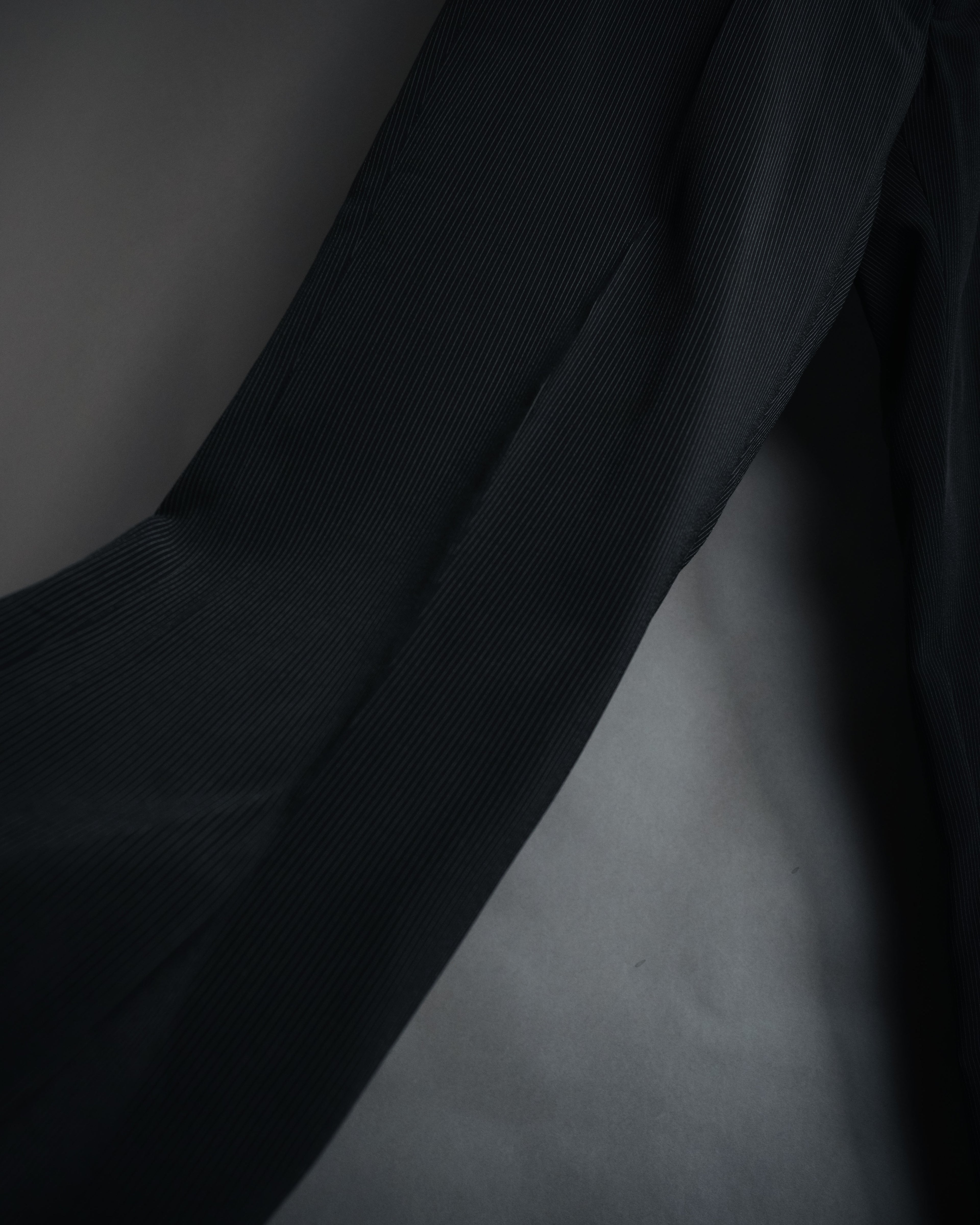 "GIORGIO ARMANI" 08’s-09’s Sharp pinstripe wool two button suit set