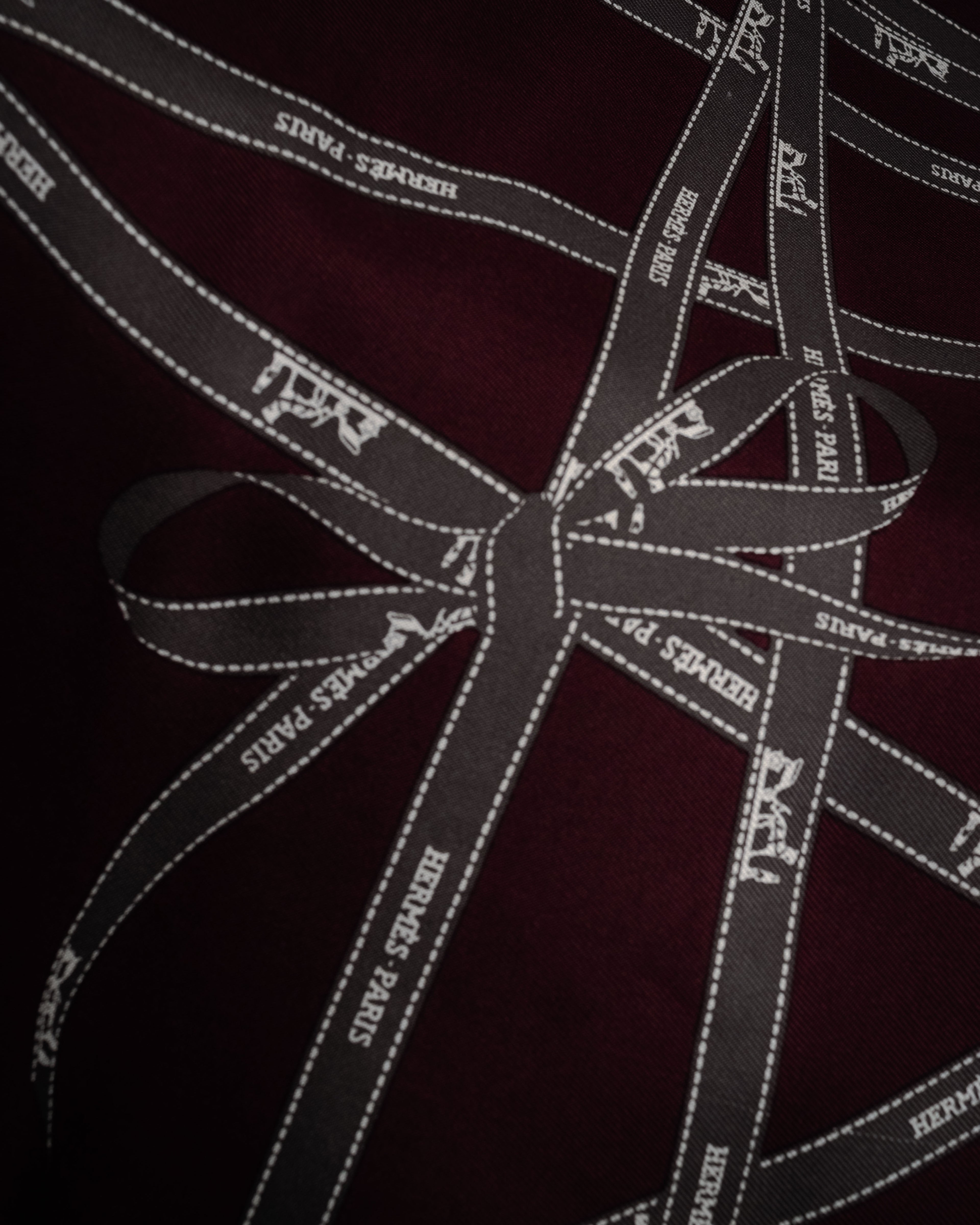 “HERMÈS” 2002-2009 Bolduc silk carré scarf