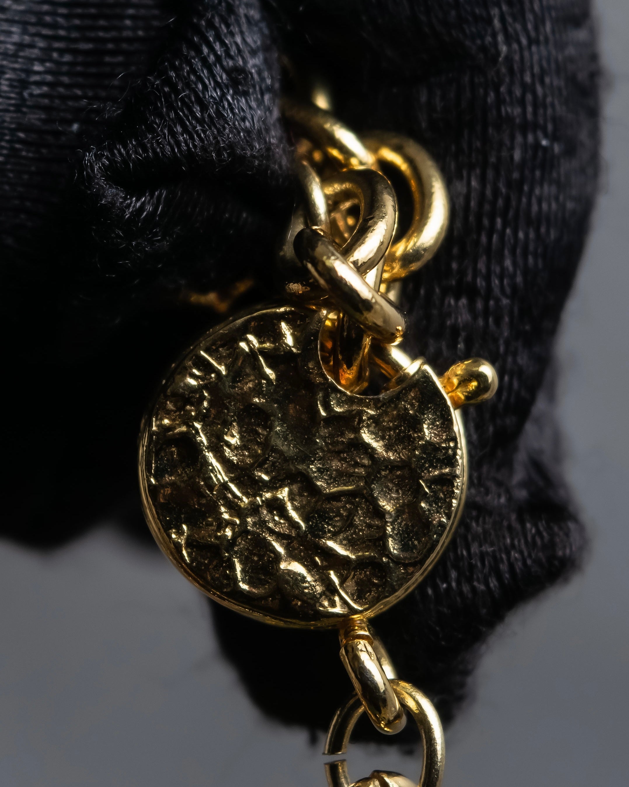 "YVES SAINT LAURENT" Art Nouveau motif gold bracelet