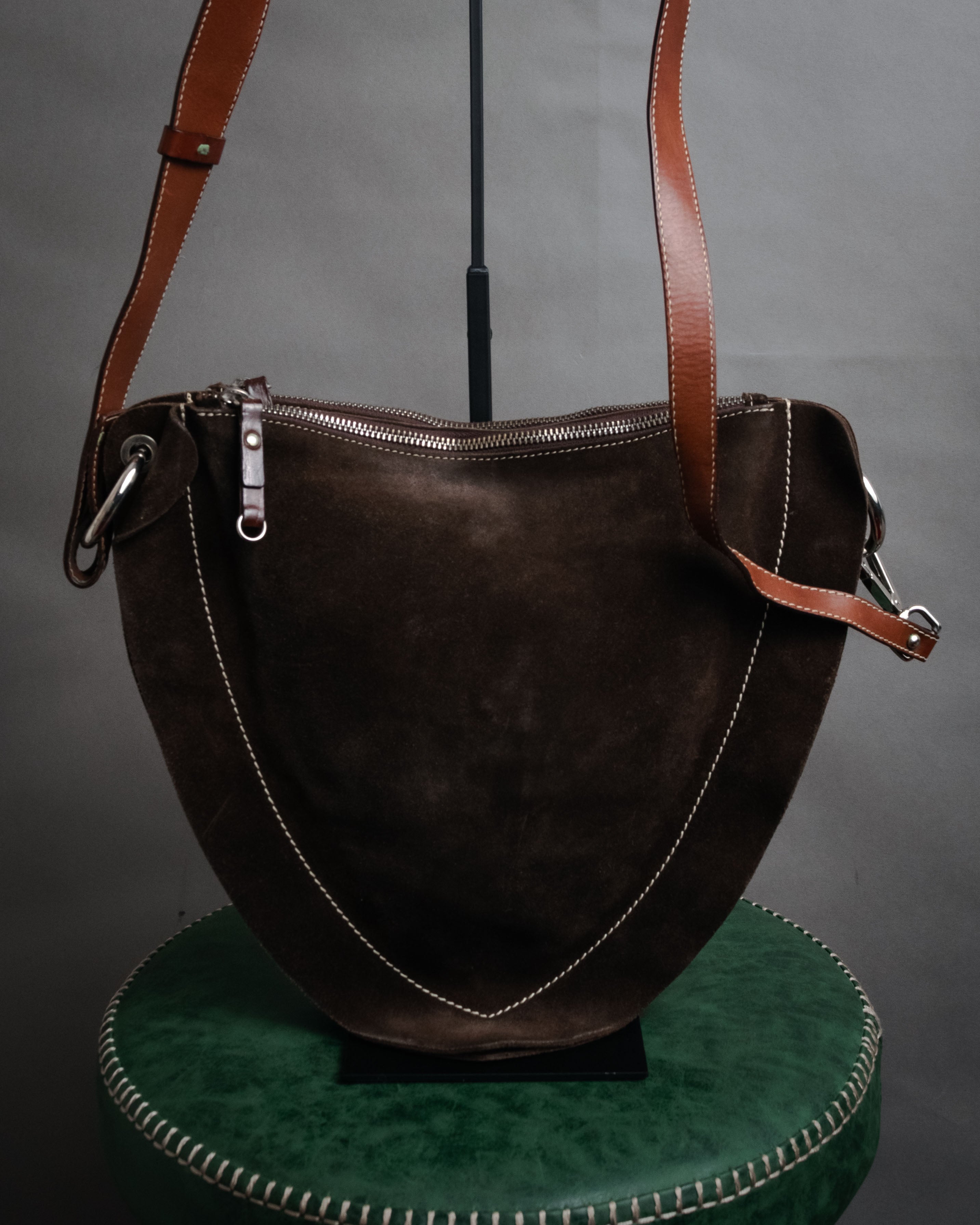 GIANNI CHIARINI ショルダーバッグ レザー ダークブラウン GIANNI CHIARINI ハーフムーン レザーショルダーバッグ | ブラウン