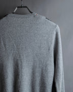 Diagonal deformed check rib knit.