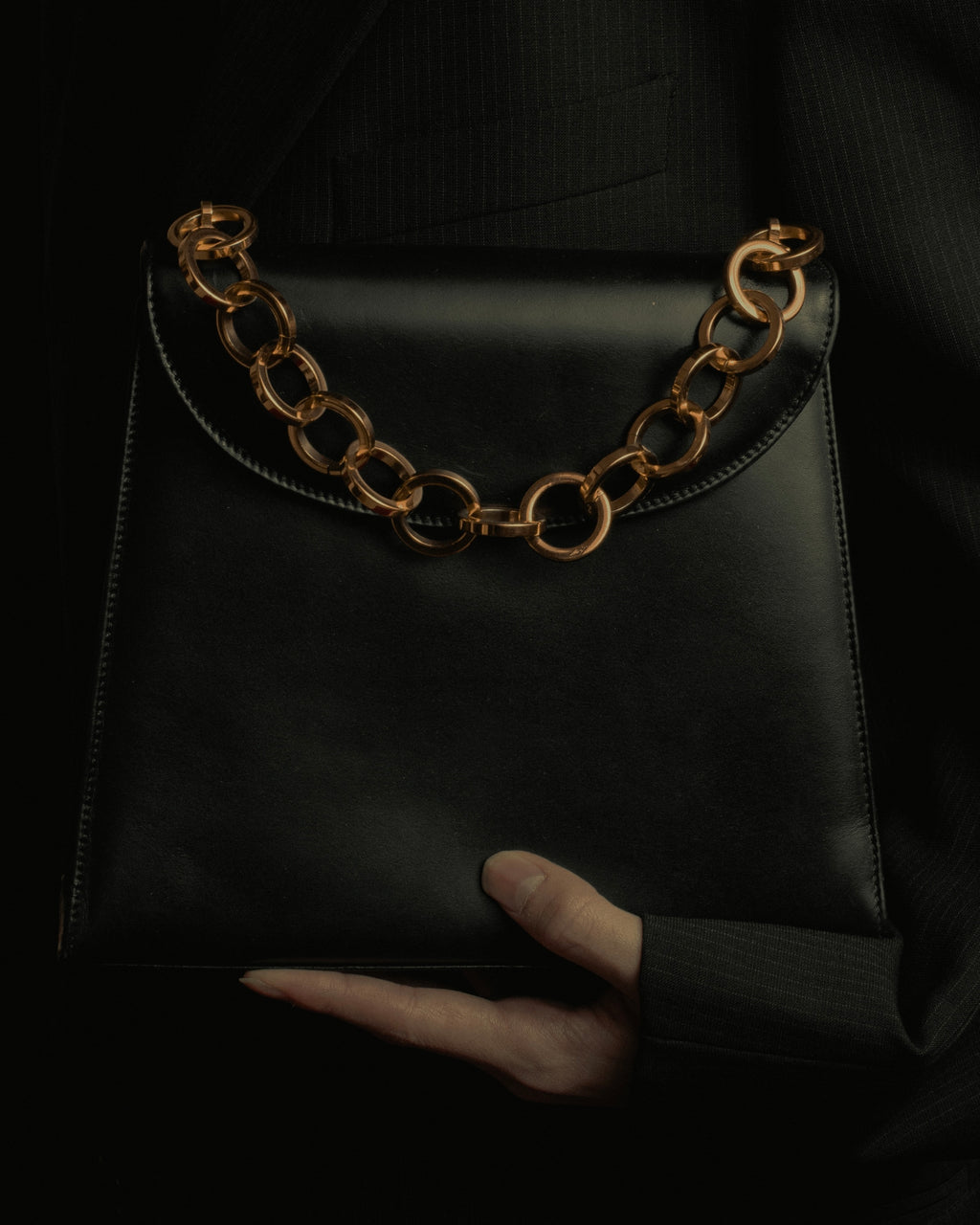 "Salvatore Ferragamo" 90’s Jewelry gold chain design leather bag