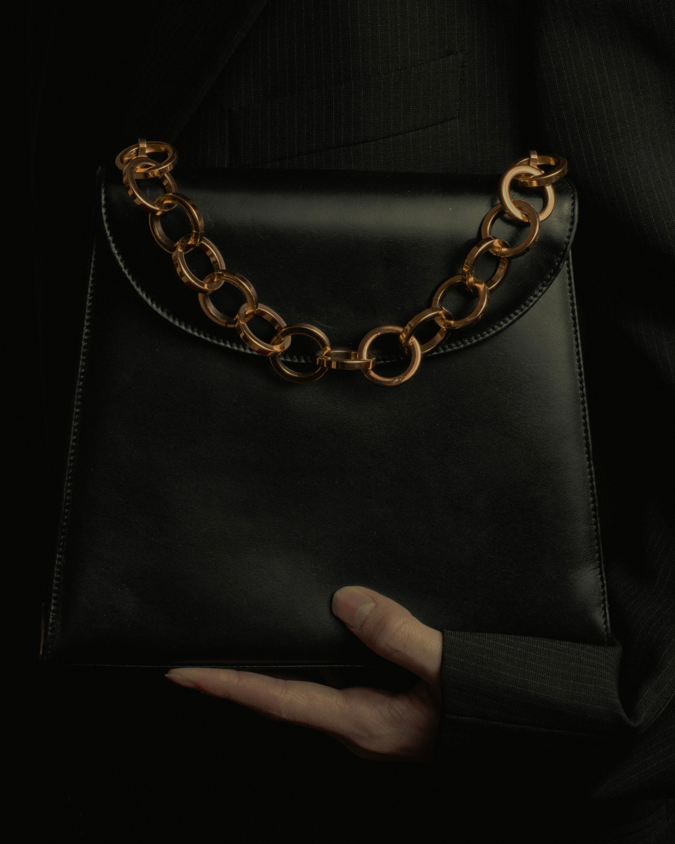 "Salvatore Ferragamo" 90’s Jewelry gold chain design leather bag