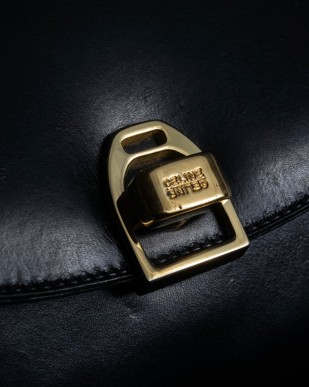 -MOOD Christmas Collection-
"CELINE" 70's Curved organic silhouette bamboo leather hand bag