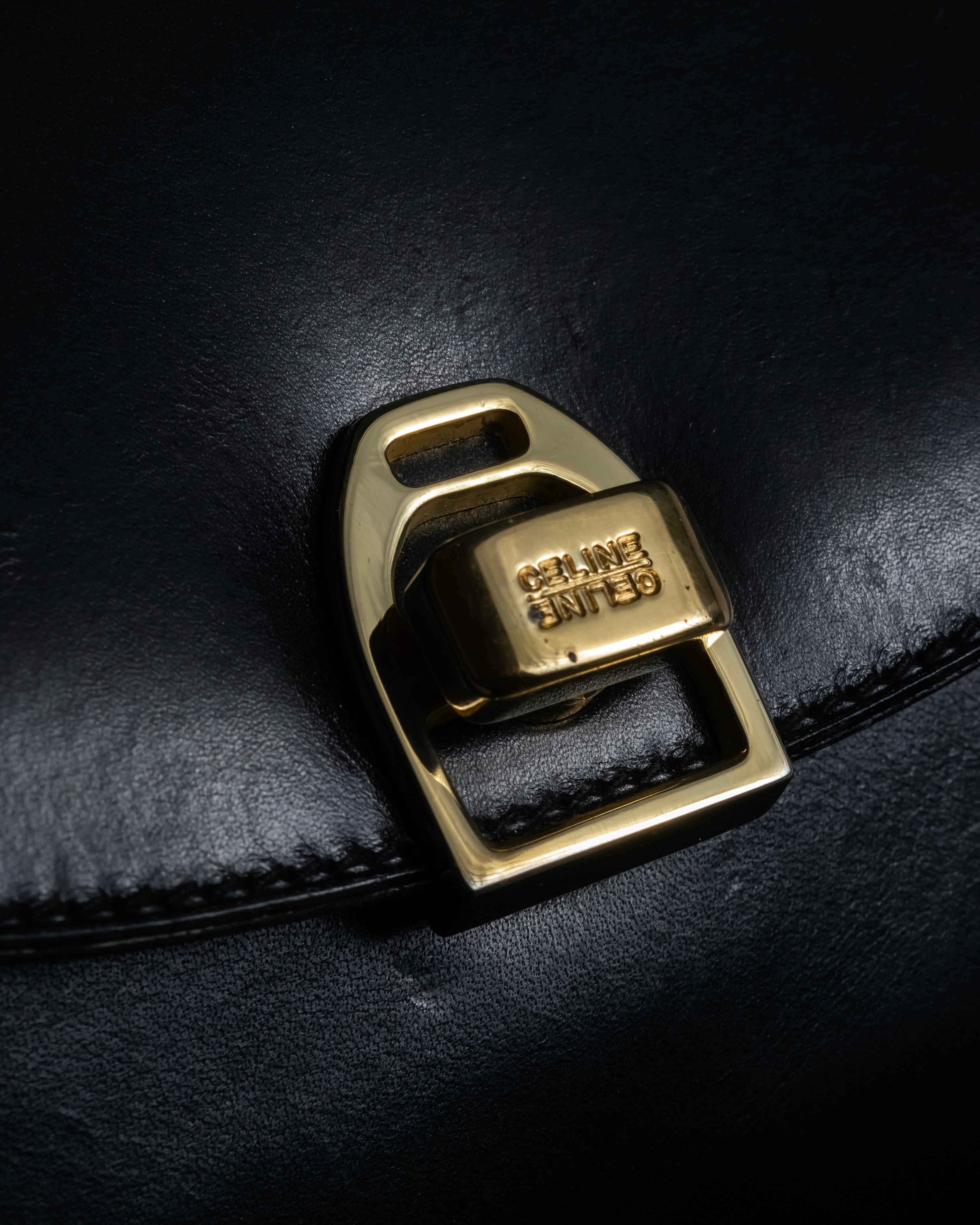 -MOOD Christmas Collection-
"CELINE" 70's Curved organic silhouette bamboo leather hand bag