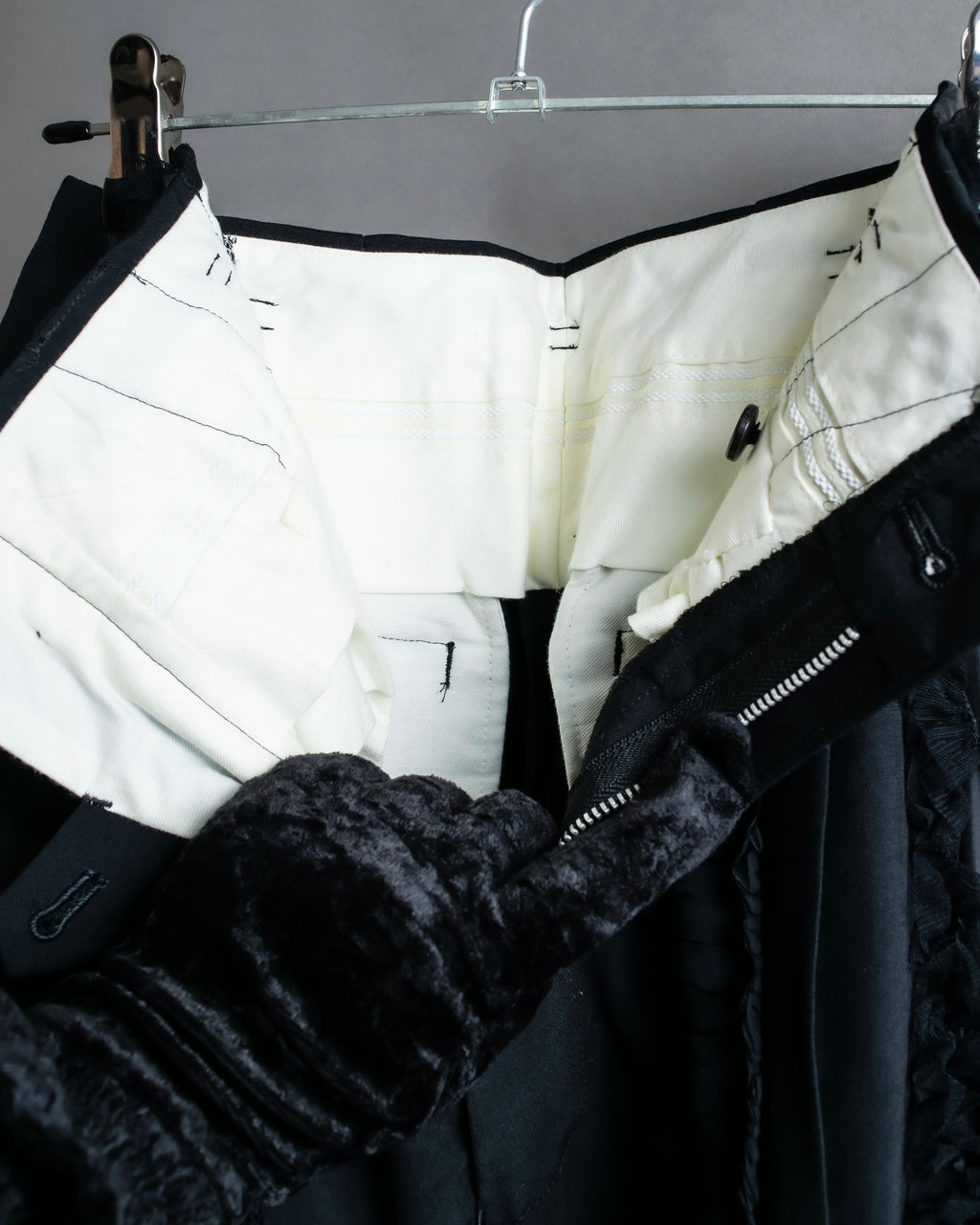 "COMME des GARCONS" Ruffle & tulle asymmetrical docking sarouel slacks