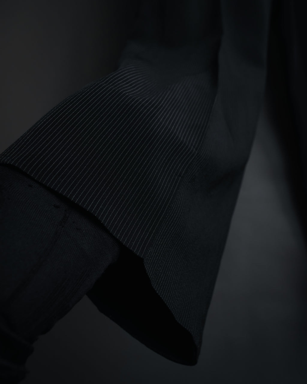 "GIORGIO ARMANI" 08’s-09’s Sharp pinstripe wool two button suit set