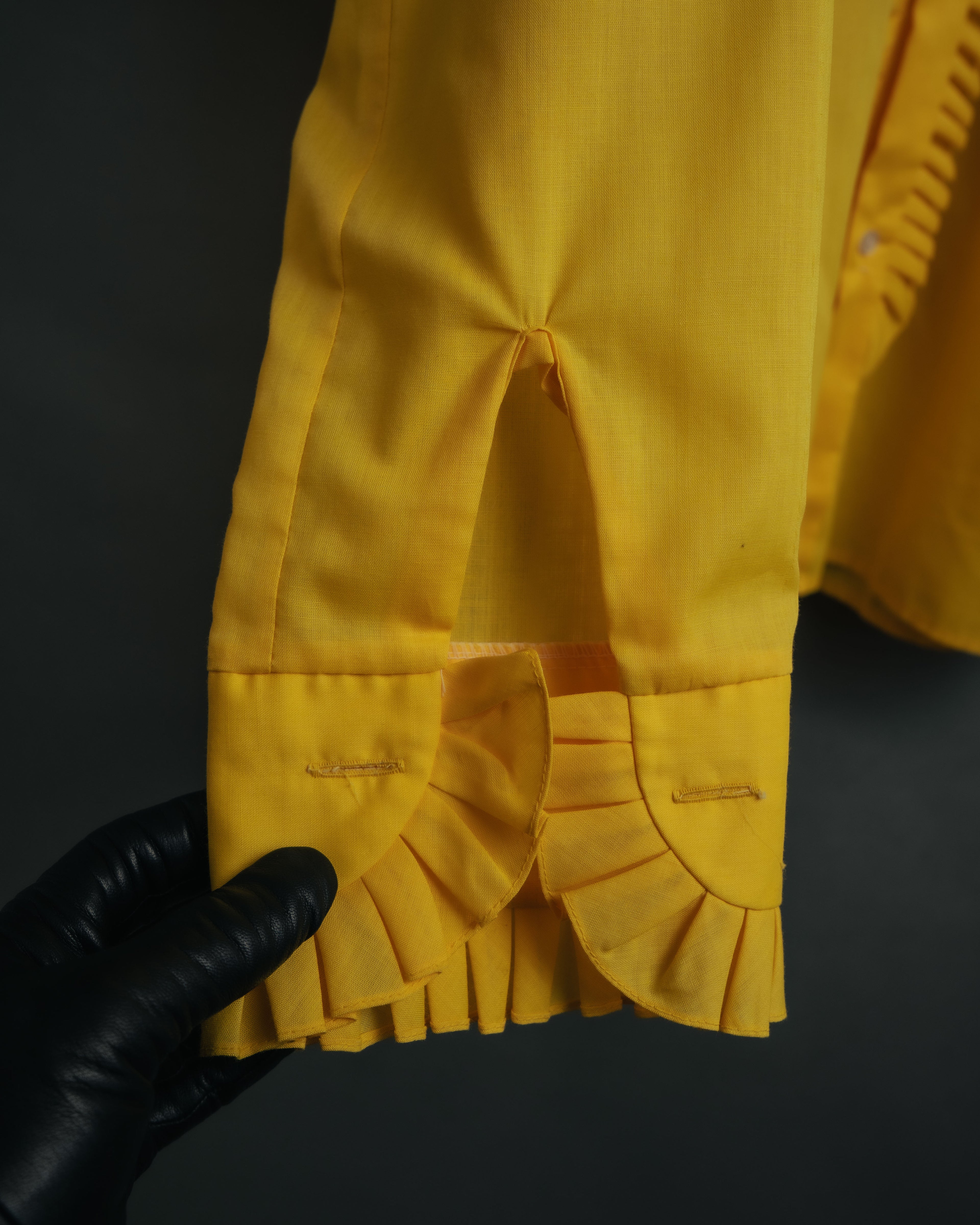 -MOOD Vintage Collections-
70’s Ruffled long point collar shirt