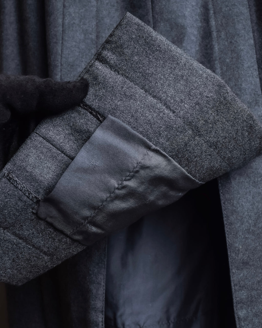 "CHANEL" 90's Gold button design straight line skirt