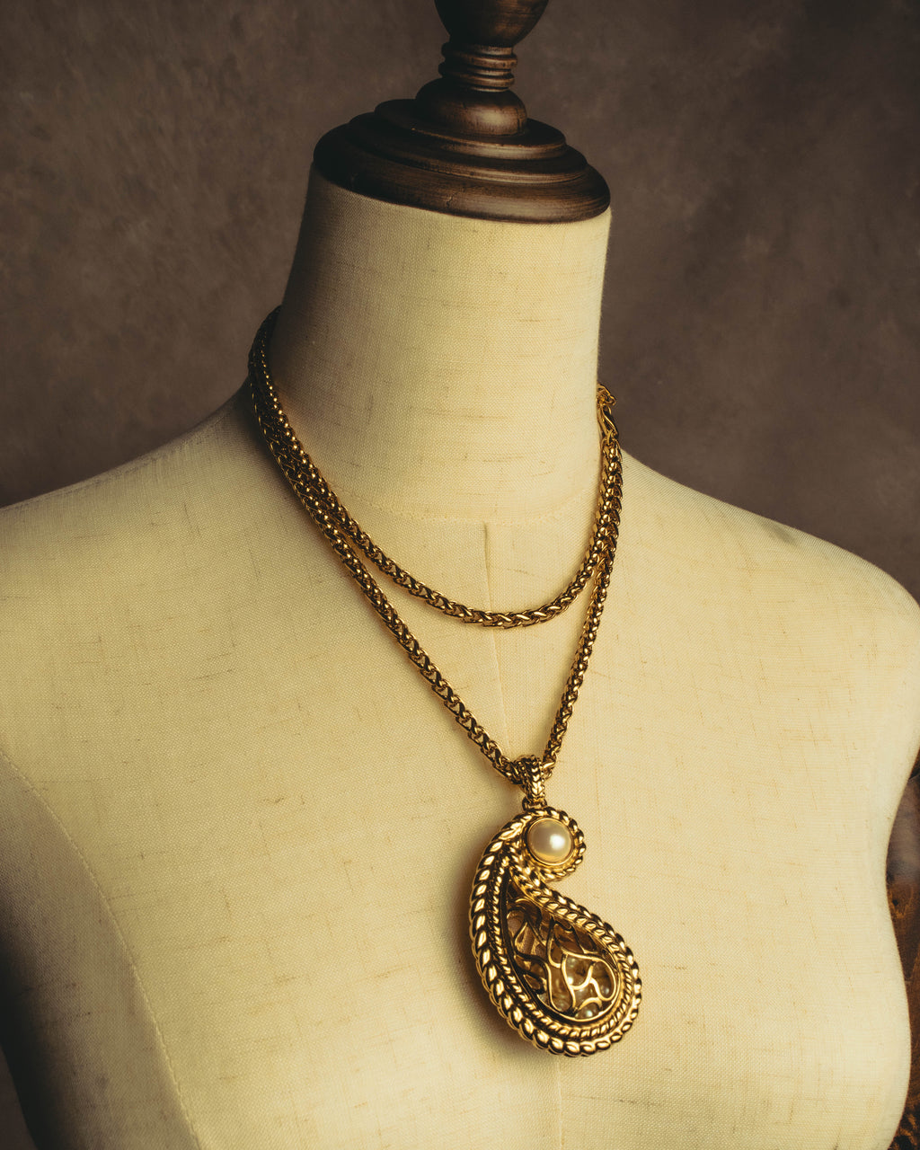 "Christian Dior" 80's-90's Ornate pendant necklace