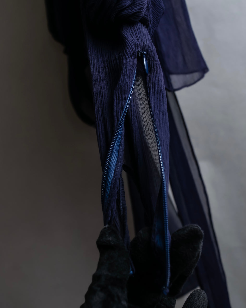 "HERMES" Bowtie detail balloon sleeve sheer pullover