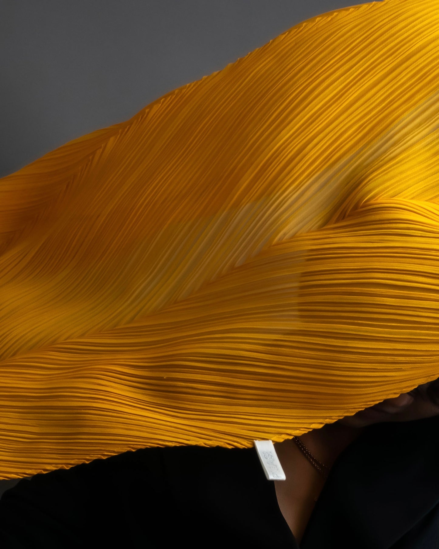 "PLEATS PLEASE ISSEY MIYAKE" Yellow orange color pleated stole