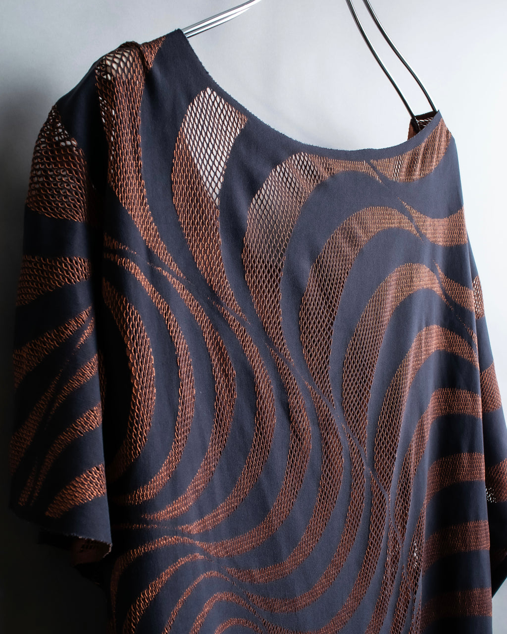 "PLEATS PLEASE ISSEY MIYAKE"
 Marble print dolman sleeve tops