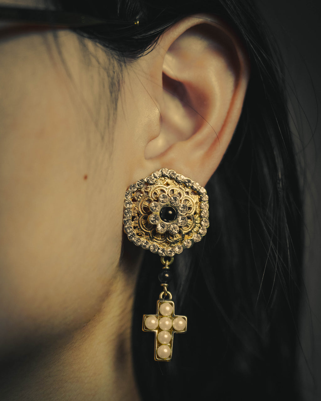 –SPECIAL– "VALENTINO" 80's-90's Ornate clip-on drop earrings