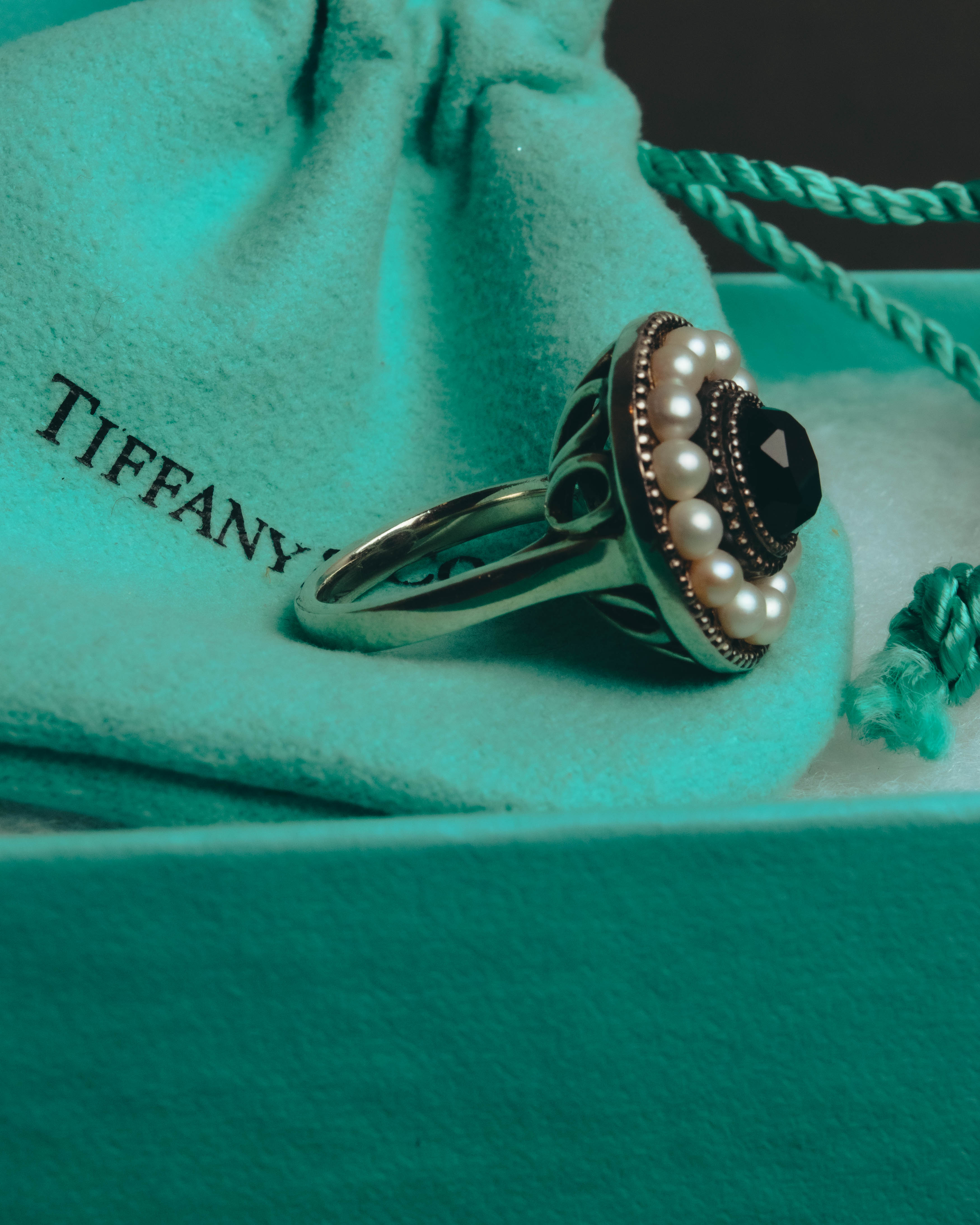 -SPECIAL- “Tiffany & Co.” 2000’s Pearl and black stone Ziegfeld cocktail ring