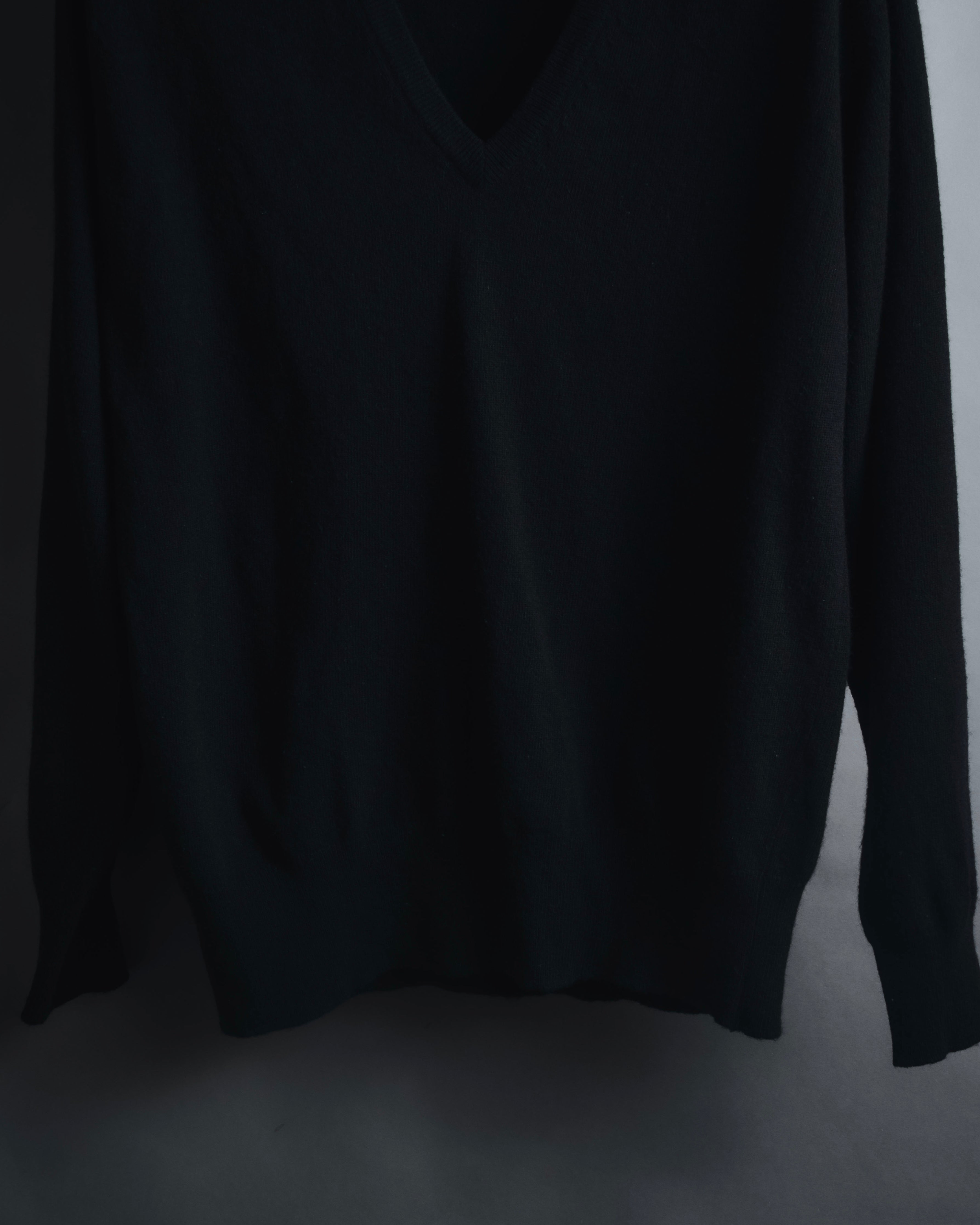 "CELINE" 90’s scottish cashmere v neck knit