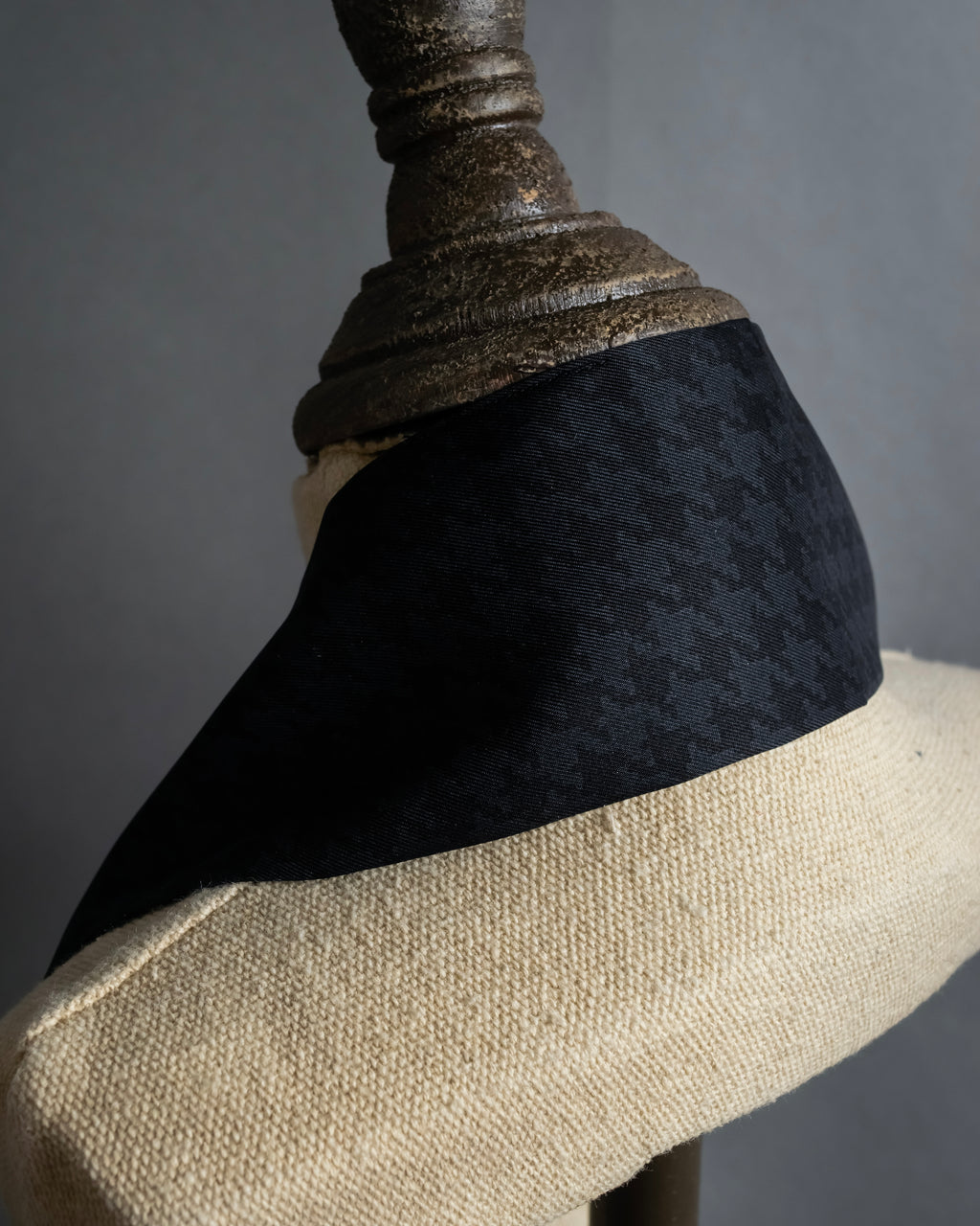 -MOOD Christmas Collection-
"Dior" Classic houndstooth pattern Mitza scarf