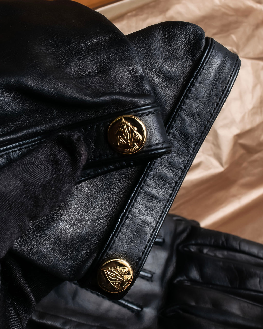 "GUCCI" Gold metal button design long leather gloves