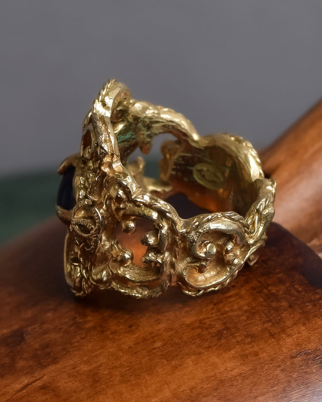 "CHANEL" 90's Baroque carving design gold ring