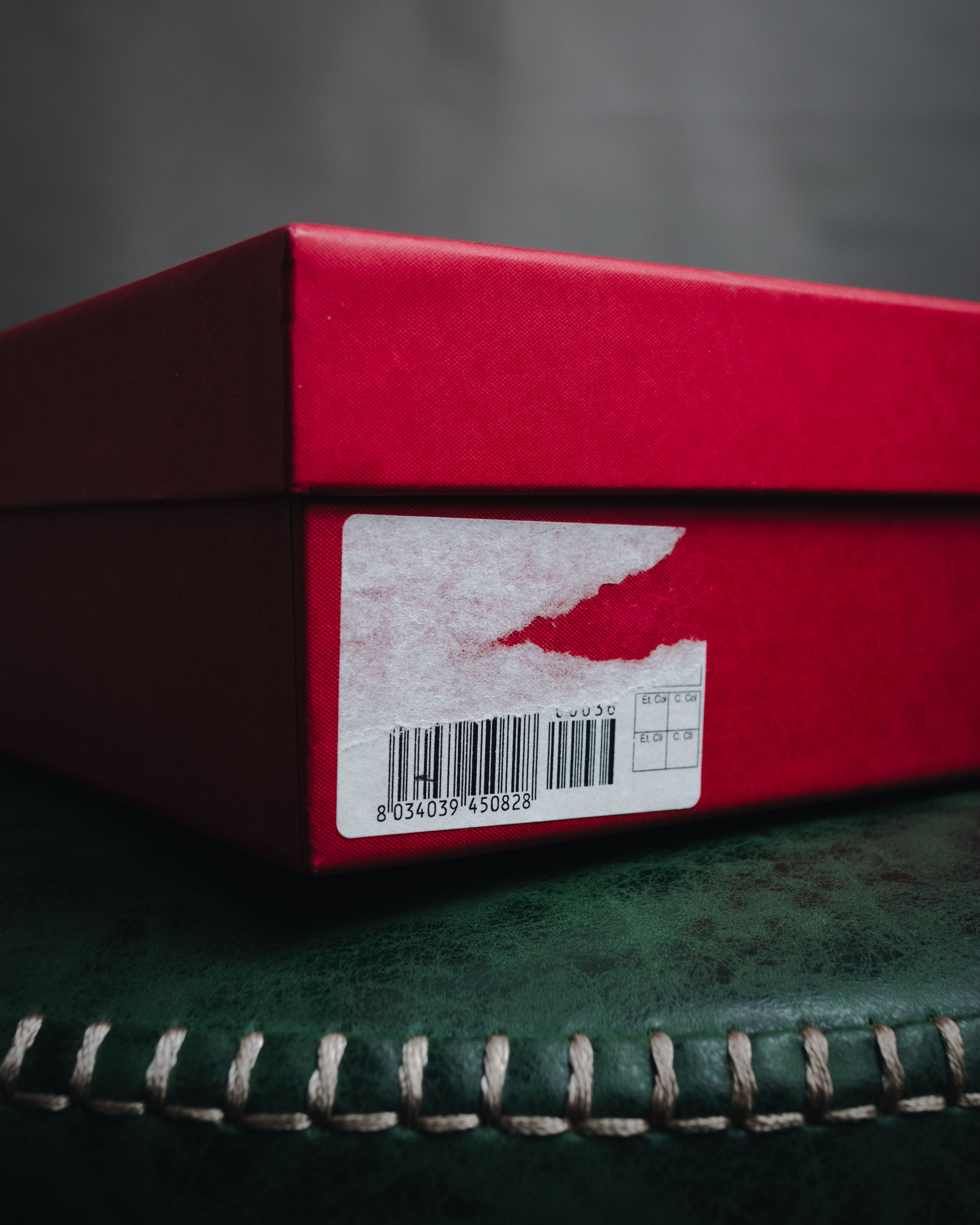 –SPECIAL– "VALENTINO GARAVANI"
00’s Jeweled frame leather bag