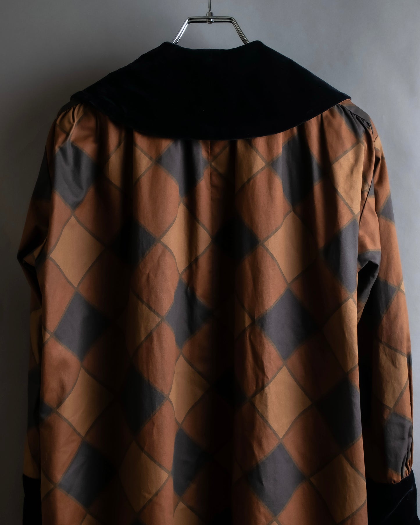 "Yves Saint Laurent Rive Gauche"
Argyle pattern velvet design shawl collar coat