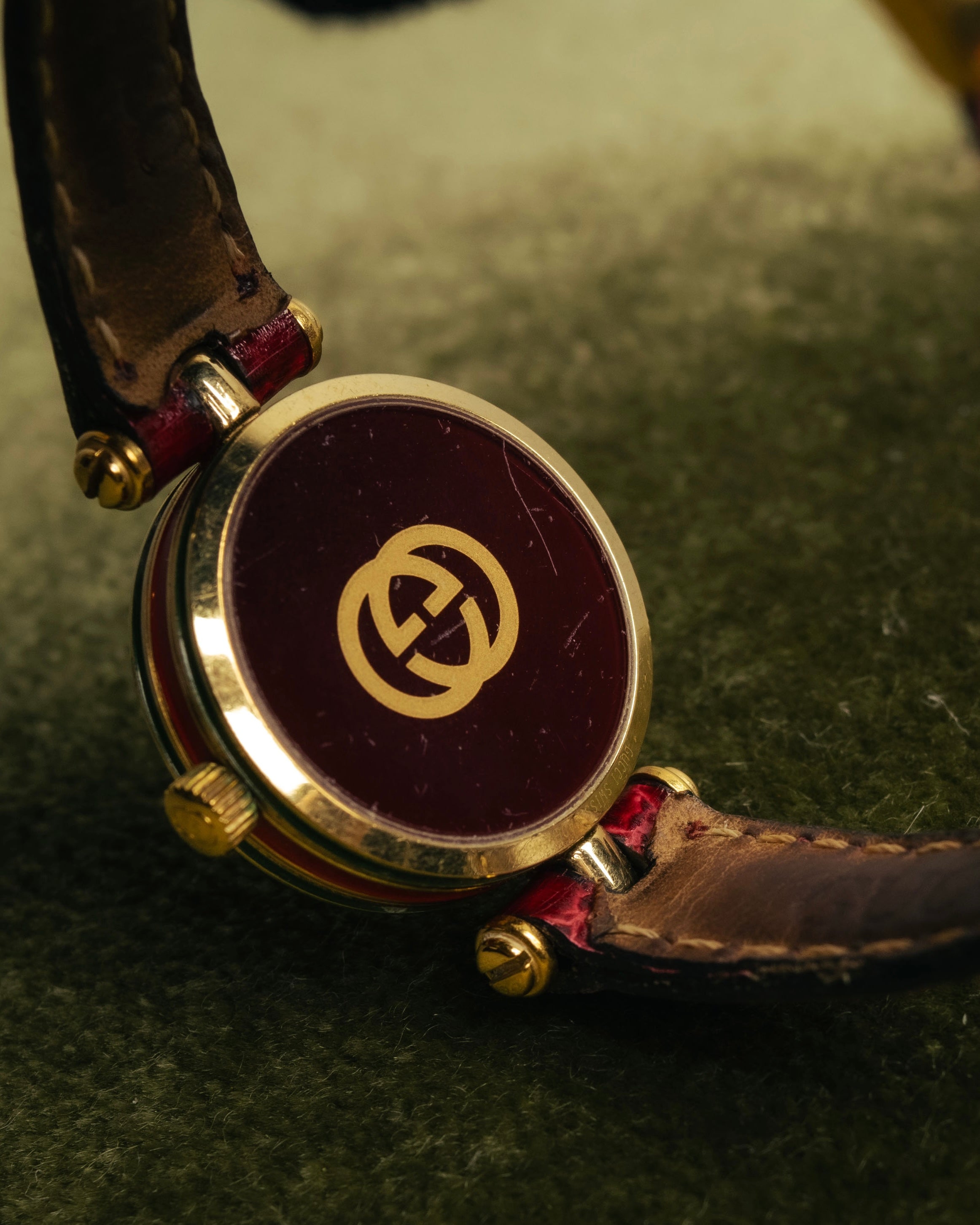 "GUCCI" 80's-90's Sherry line web stripe round watch with roman dial