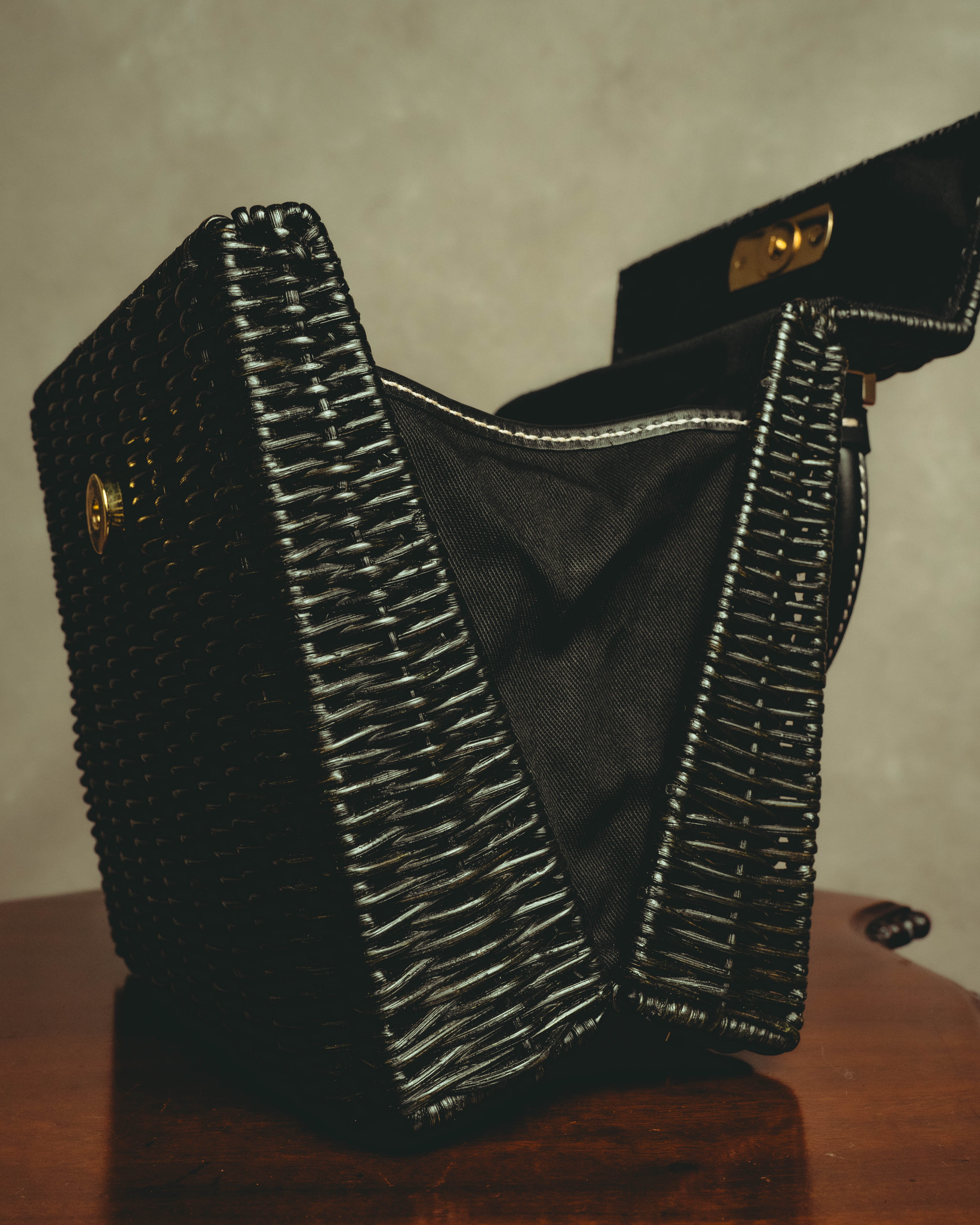 –SPECIAL– "Salvatore Ferragamo" 90's-00's Sculptural basket top-handle handbag