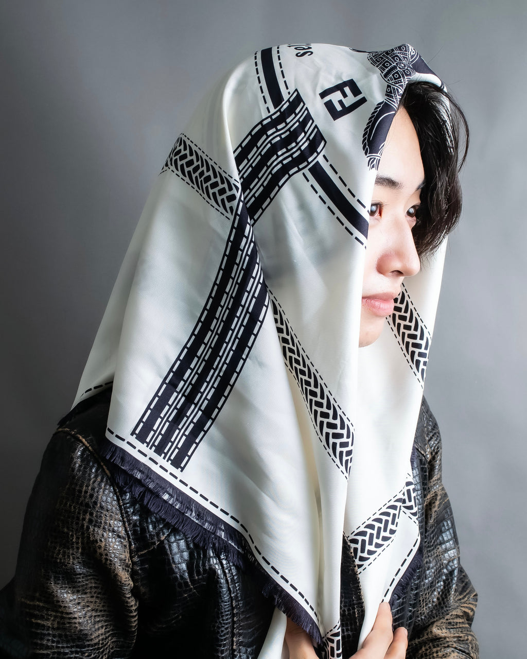 "FENDI" Horse motif FF logo Selleria large scarf