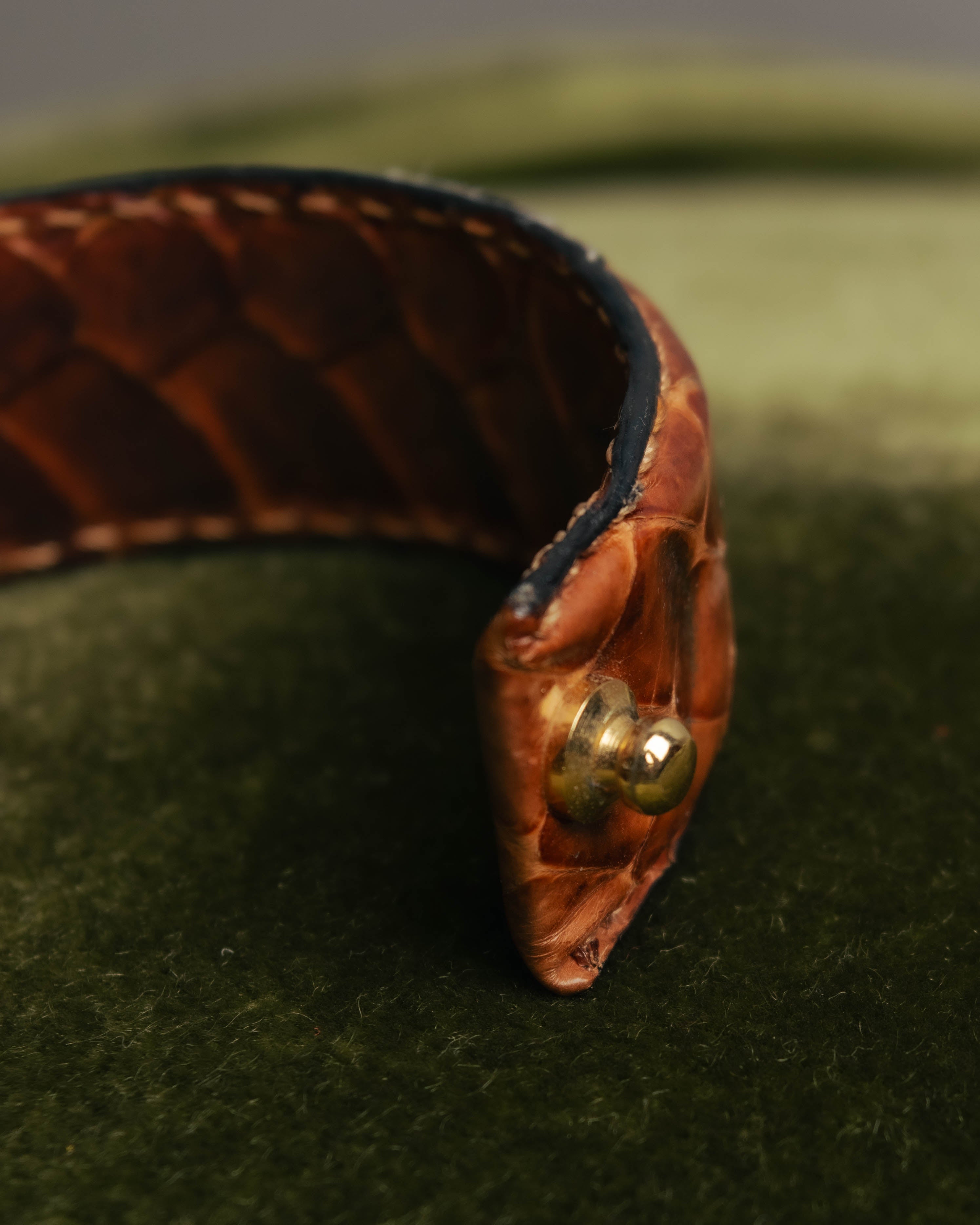 "GUCCI" 90's-00's Embossed leather buckle bangle
