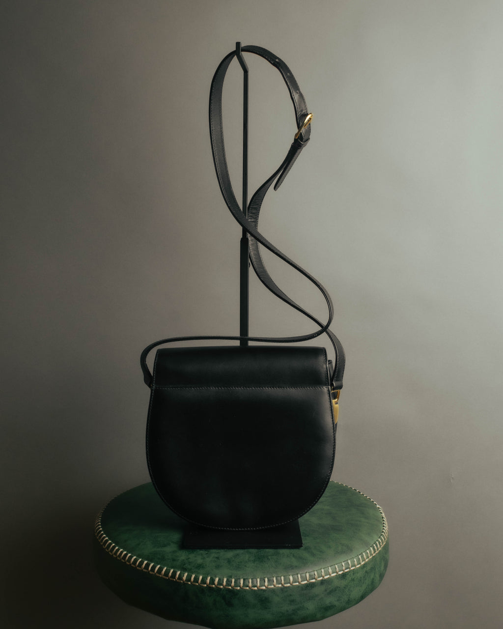“Gianfranco Lotti” 90’s-00’s Black leather turn lock shoulder bag