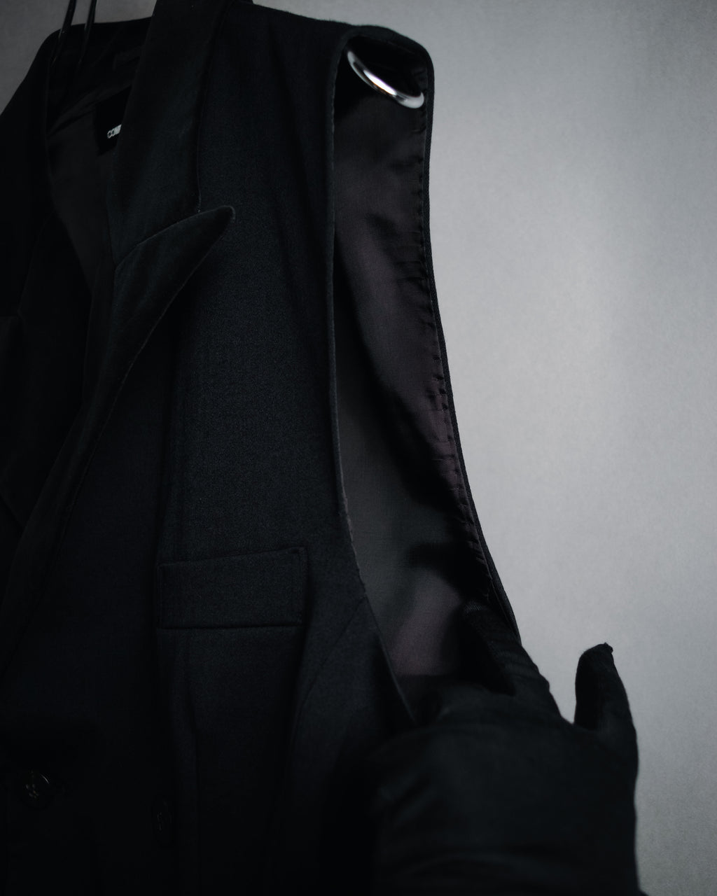 "tricot COMME des GARÇONS"
1989 Velvet-collared double-breasted tailored vest