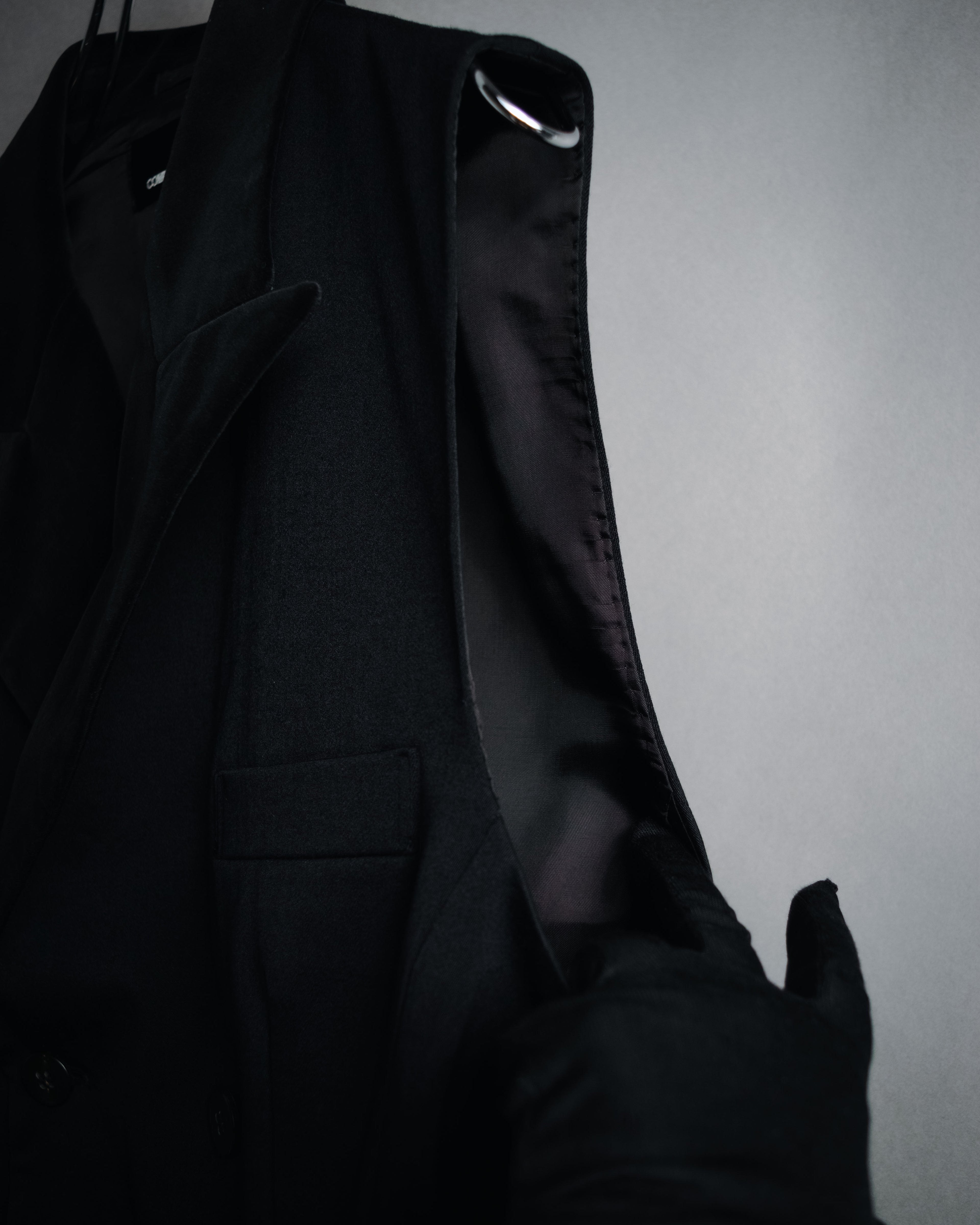 "tricot COMME des GARÇONS"
1989 Velvet-collared double-breasted tailored vest