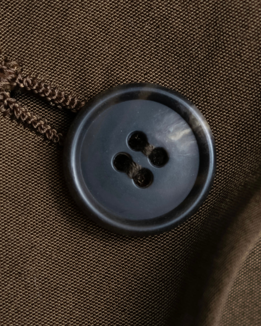 "ISSEY MIYAKE" Gathered waist detail button slide flared skirt